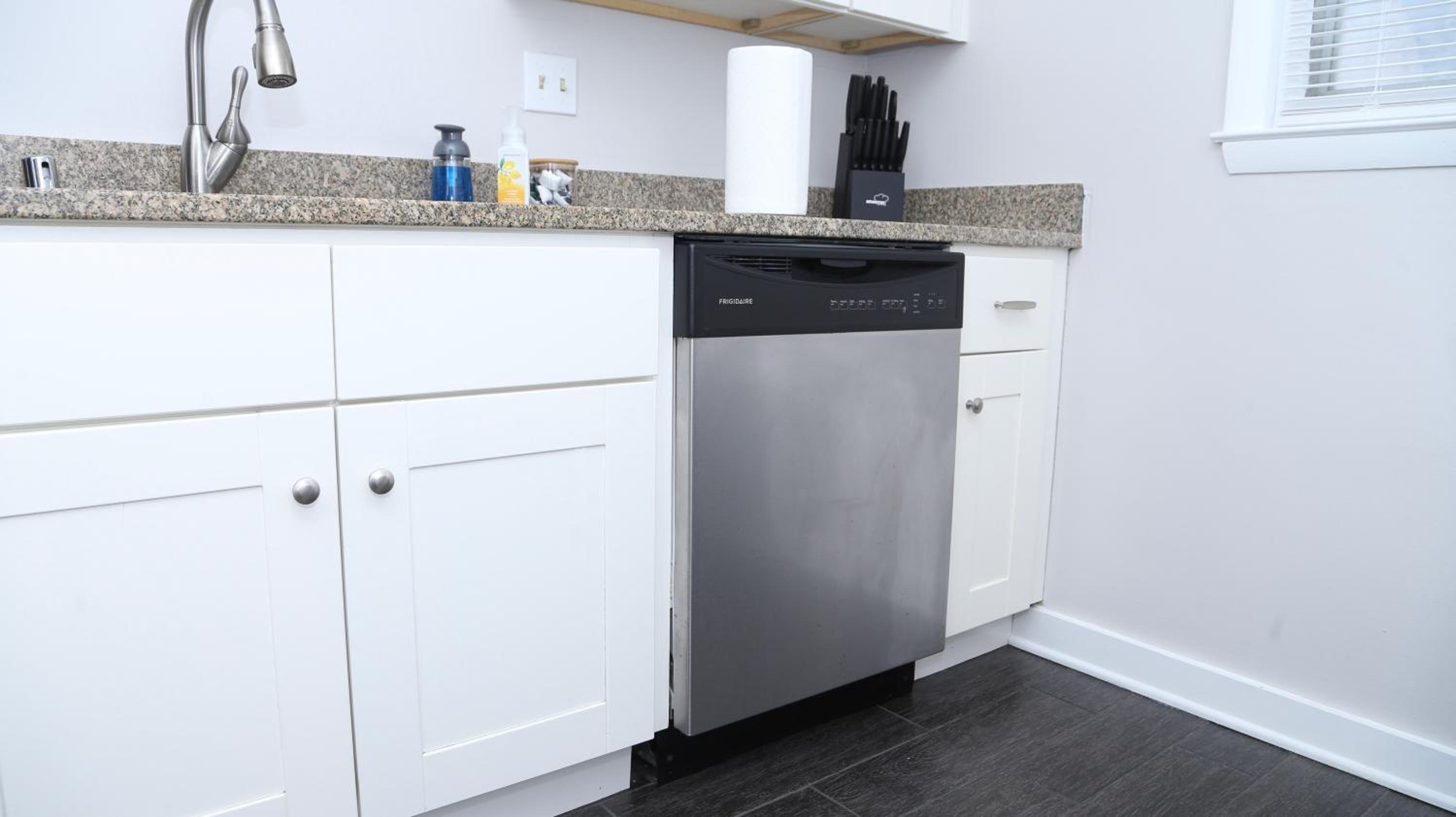 Inviting 2BR Lower Duplex Near Everything