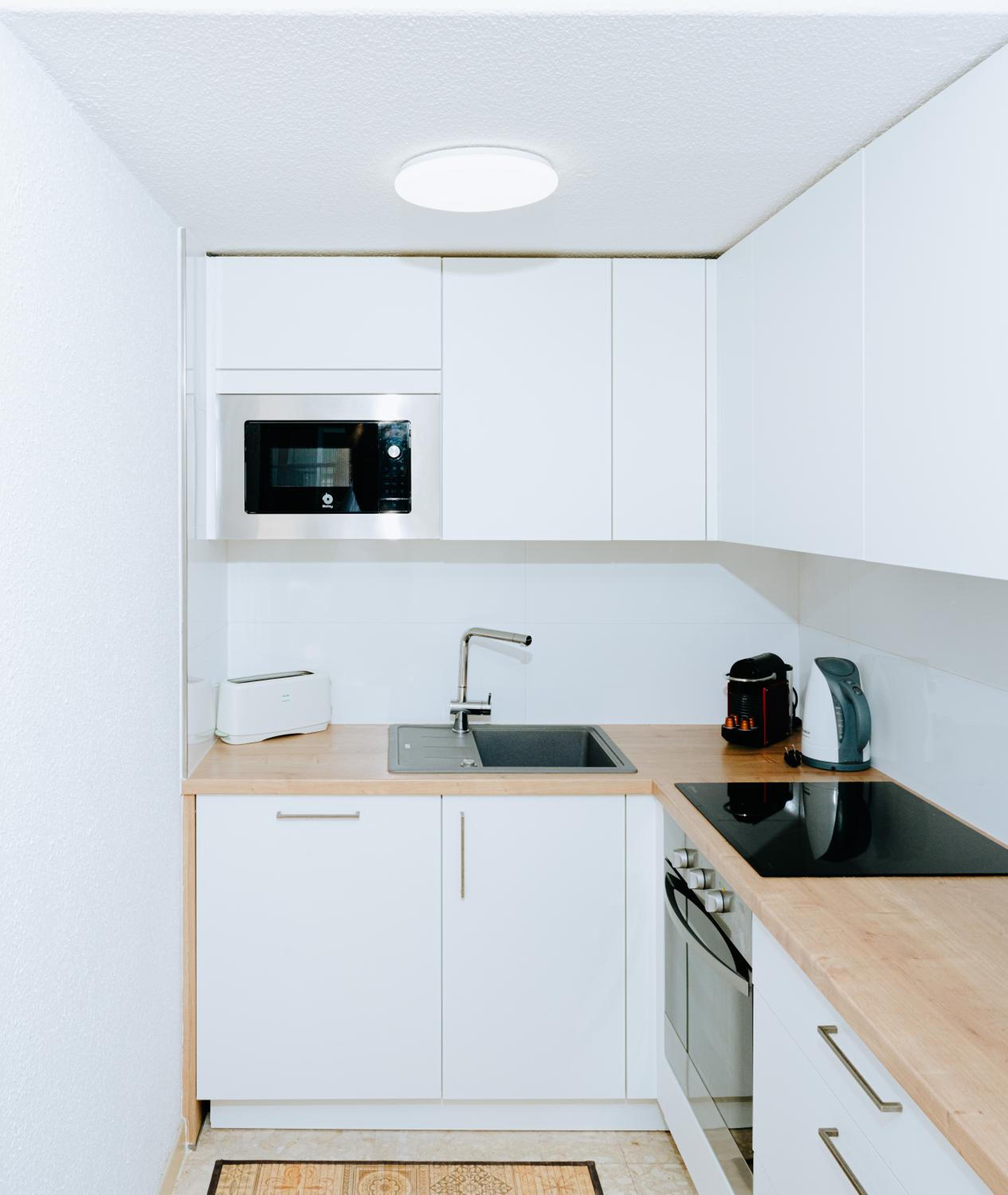1BDR Sunny Terrace Apartment