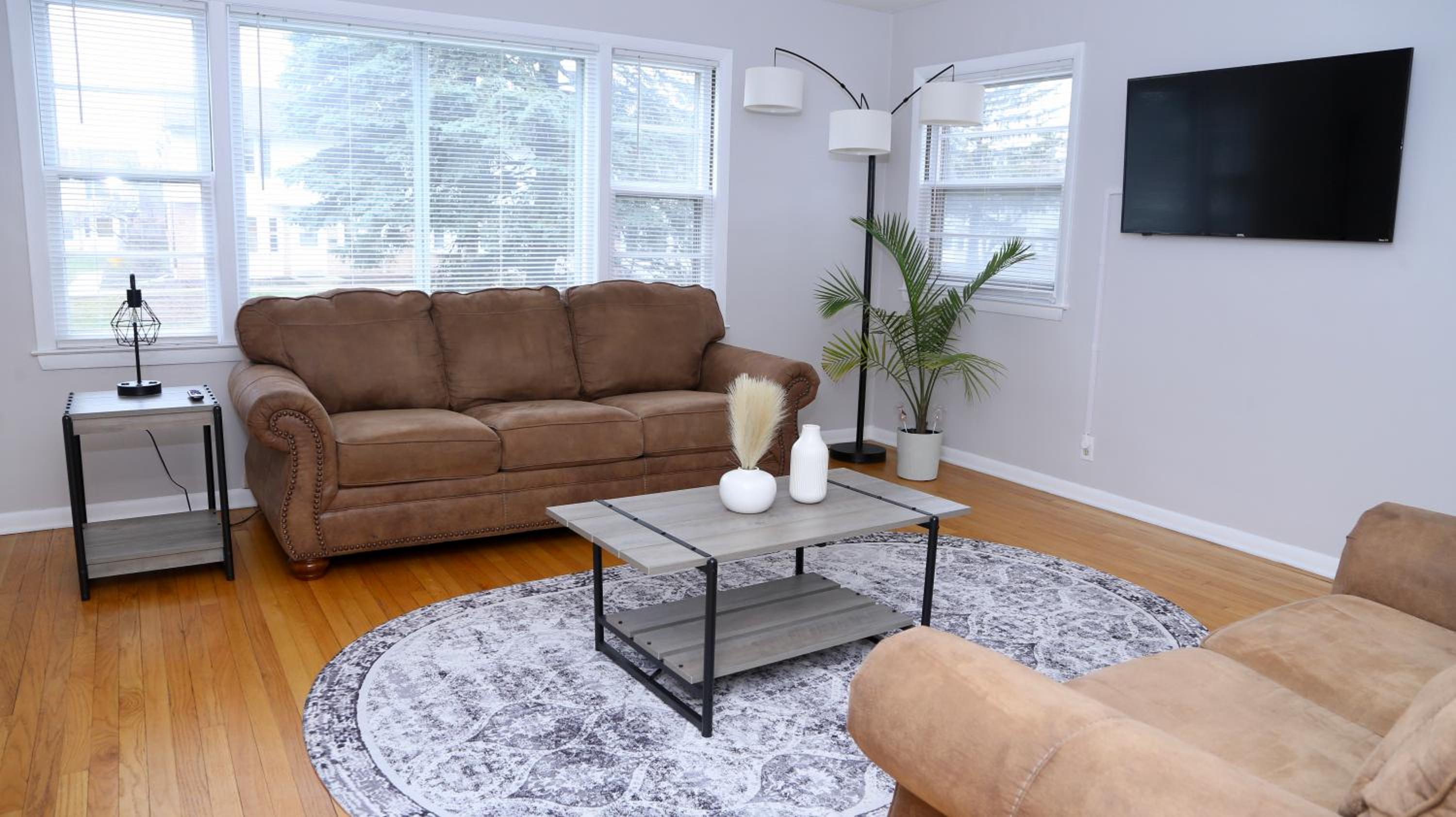 Inviting 2BR Lower Duplex Near Everything