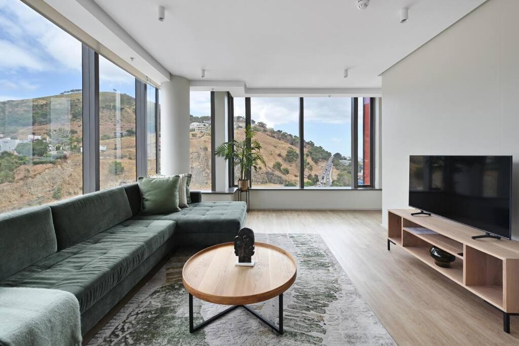 Sara - Modern City Centre Apt - views! view 4