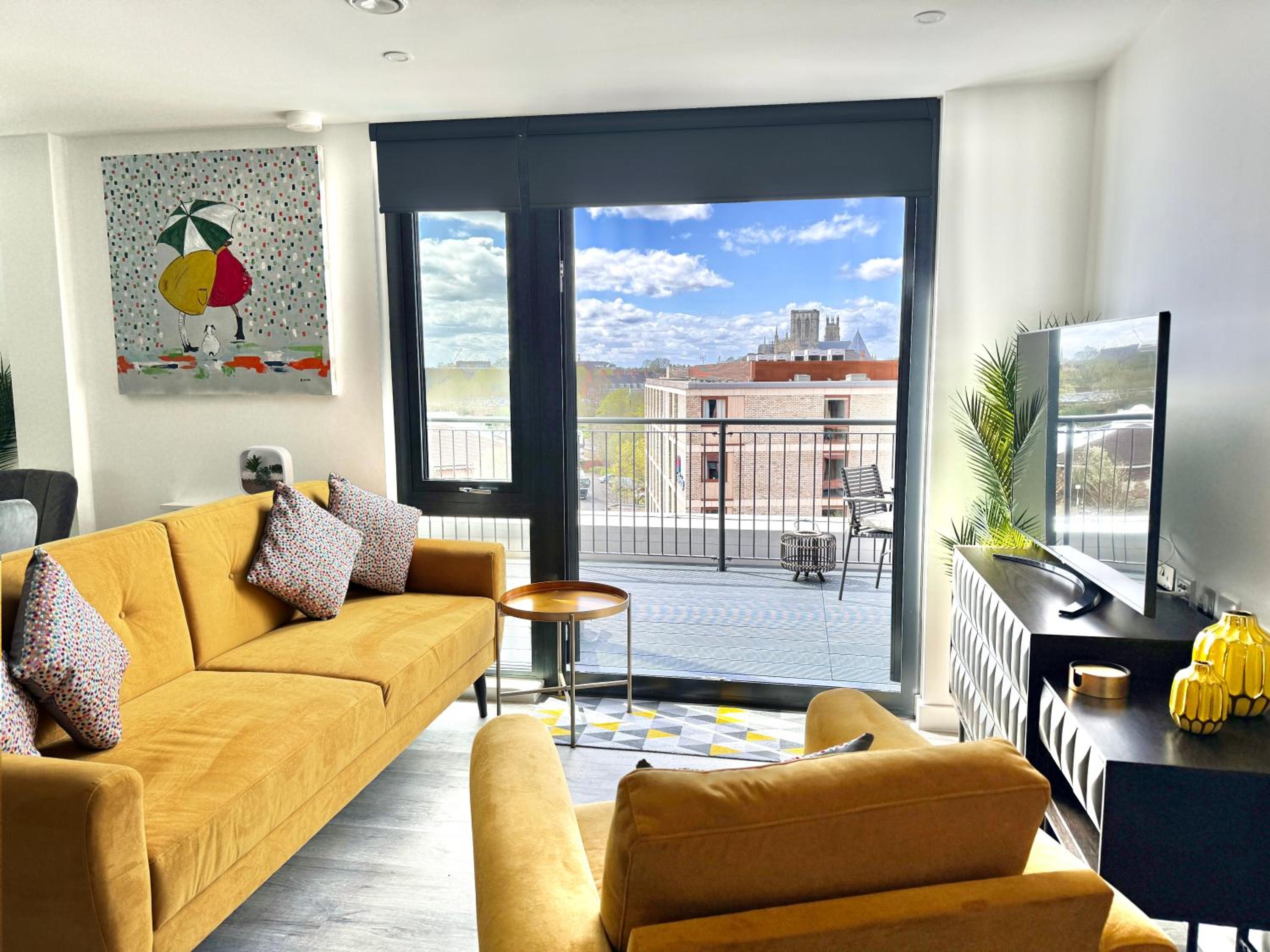 Carillon Apartment 60 York with Free Secure Parking view 2