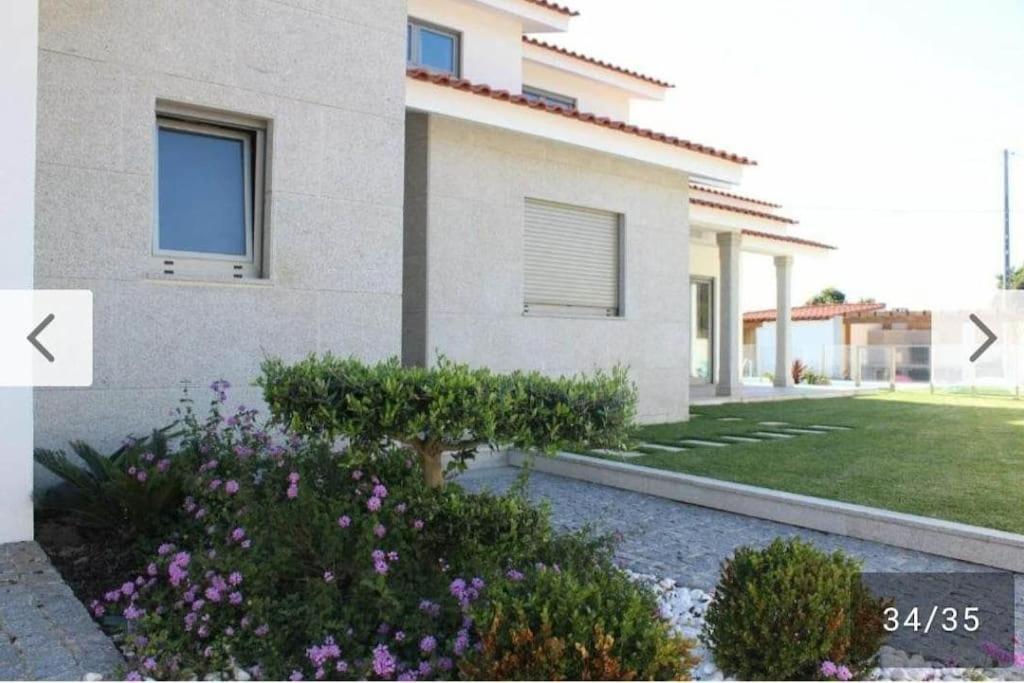 maison avec piscine et barbecue view 2