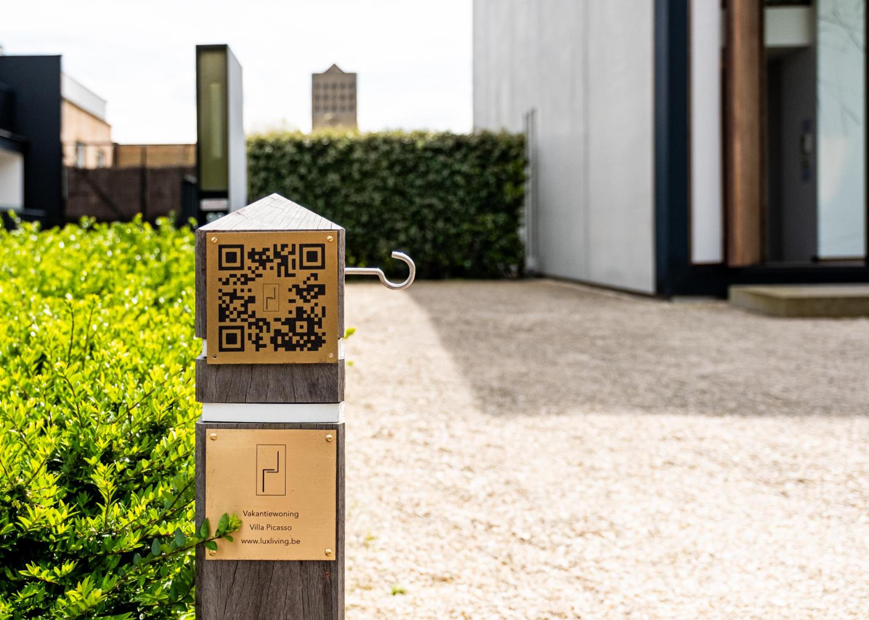 Villa Picasso - Lux Living