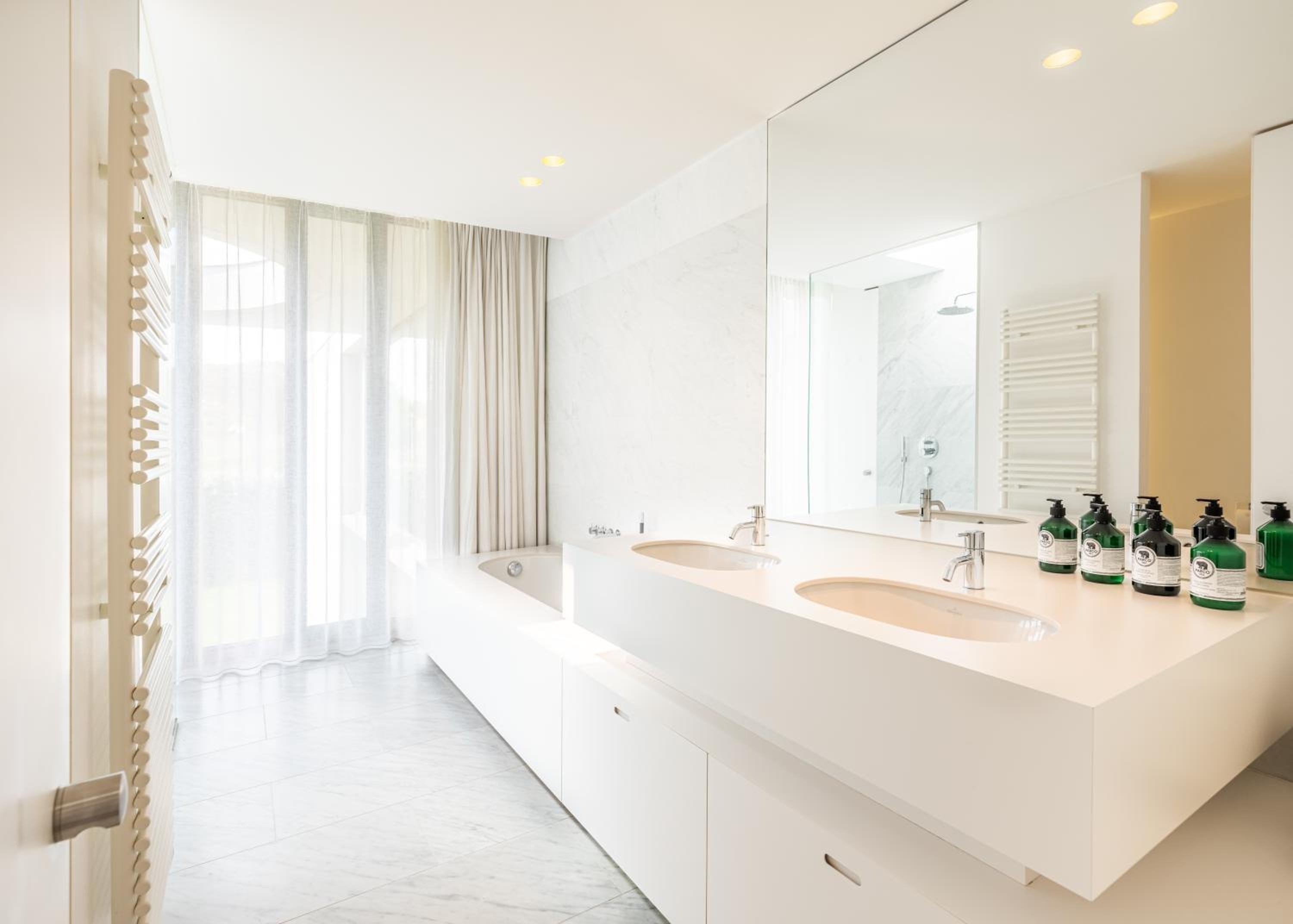Villa Picasso - Lux Living