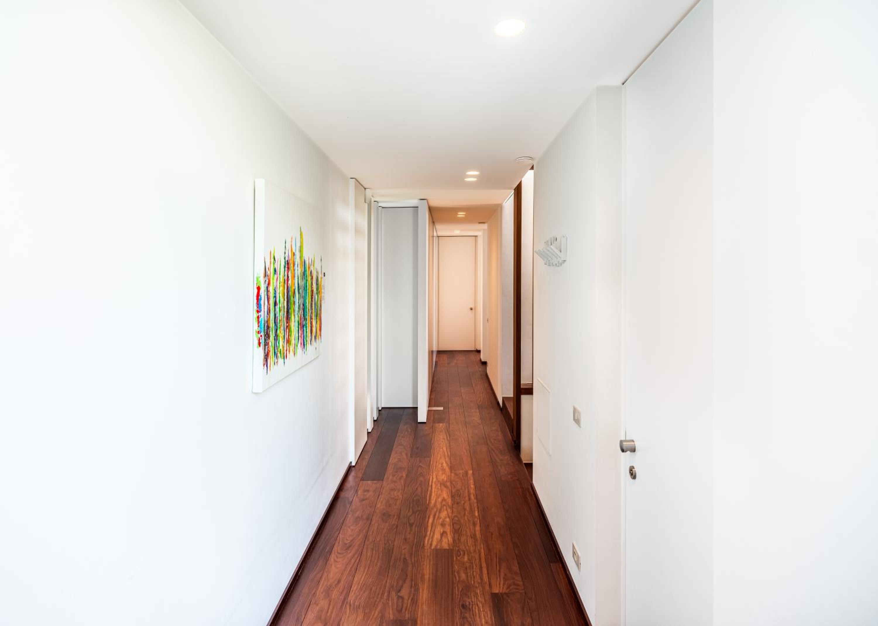 Villa Picasso - Lux Living