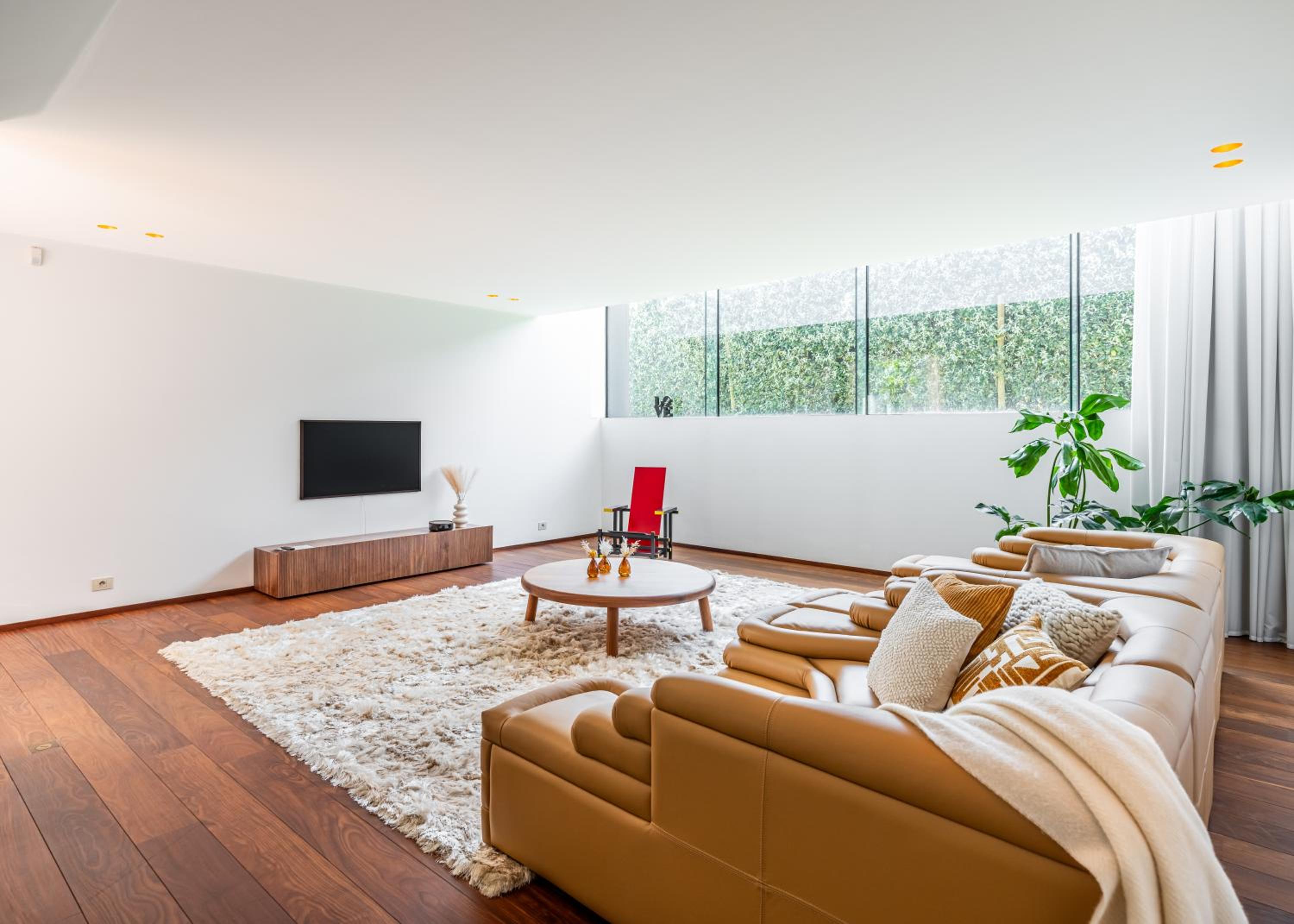 Villa Picasso - Lux Living