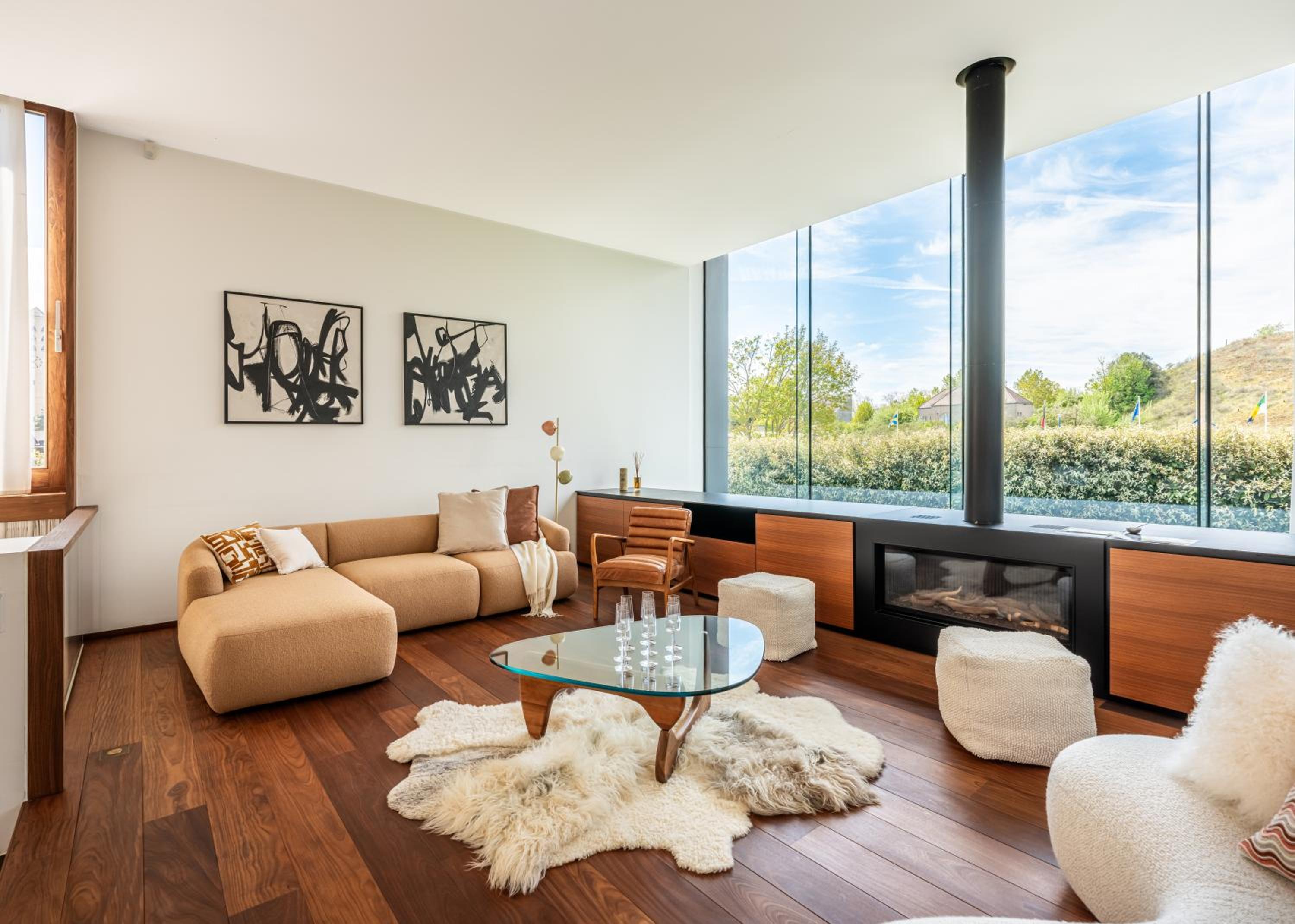 Villa Picasso - Lux Living