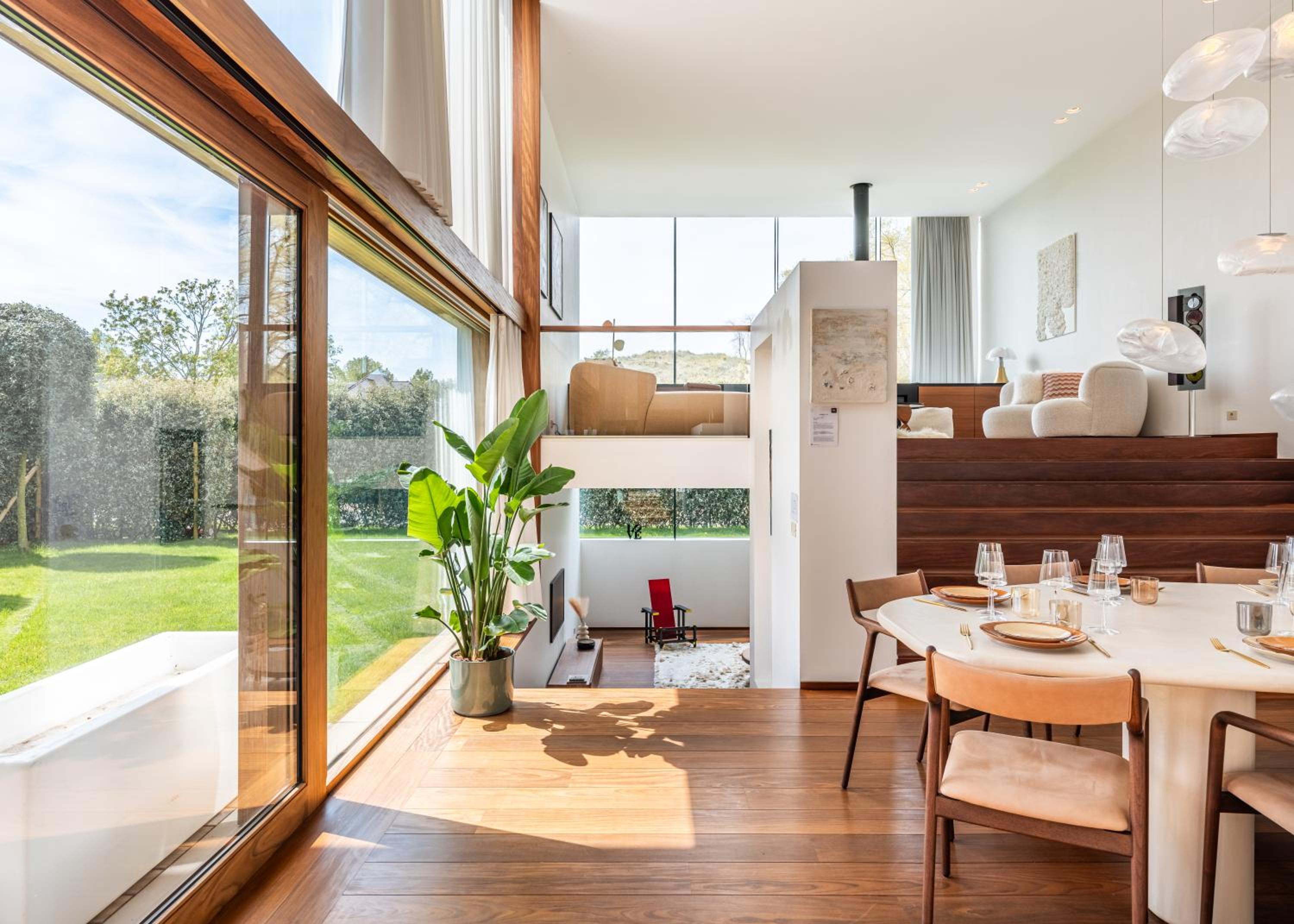 Villa Picasso - Lux Living