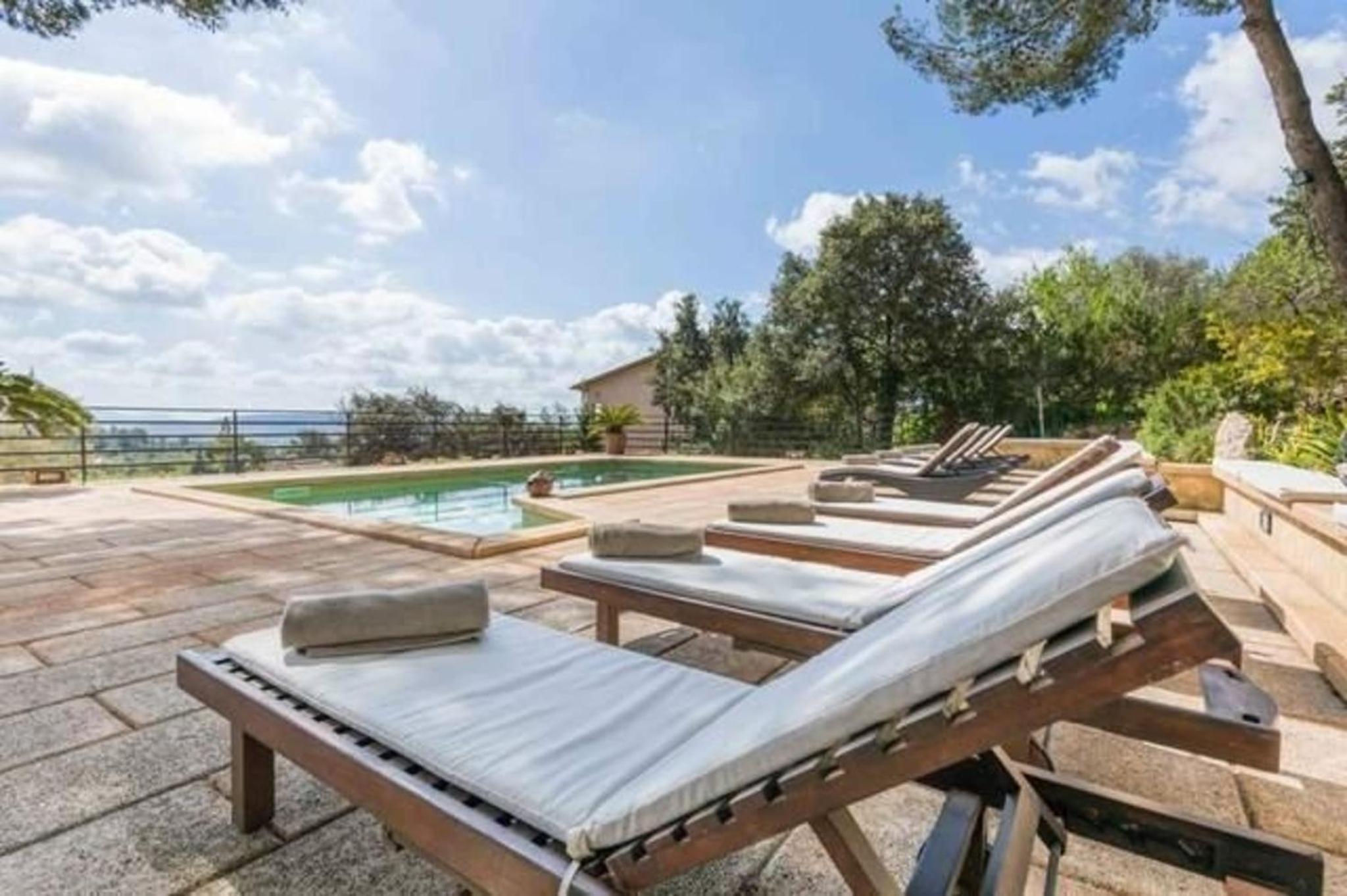 Komfortables Ferienhaus in Alar mit Großem Garten