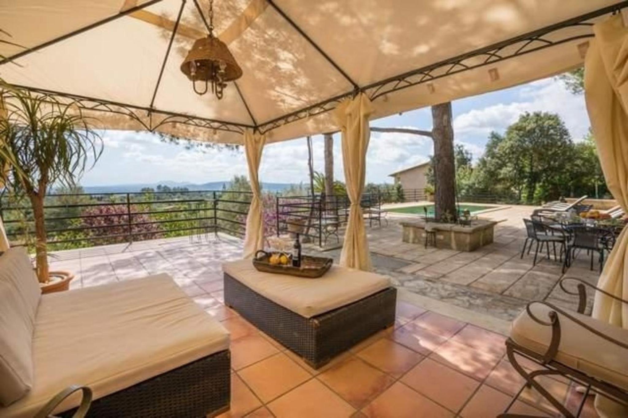 Komfortables Ferienhaus in Alar mit Großem Garten