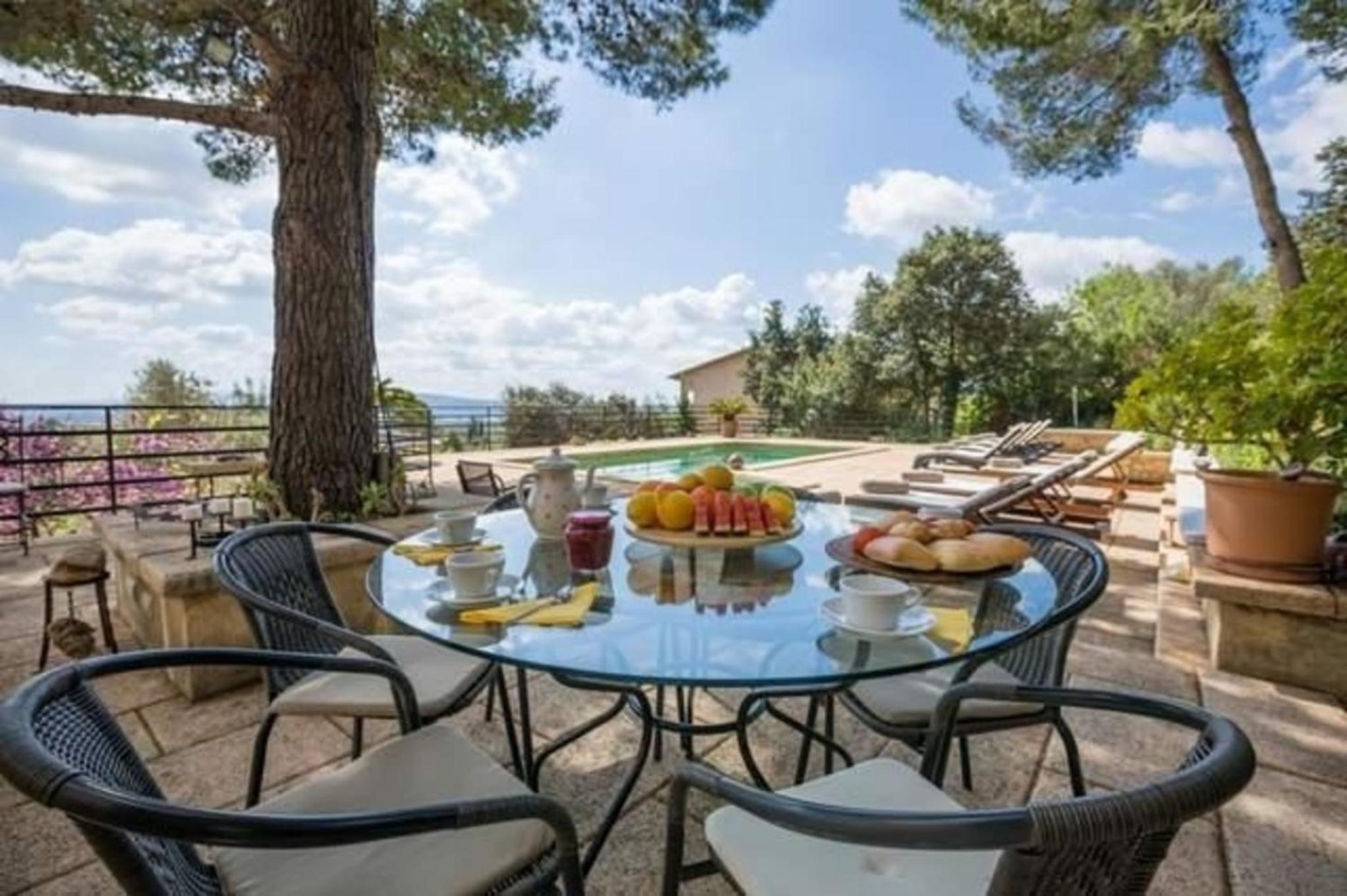 Komfortables Ferienhaus in Alar mit Großem Garten
