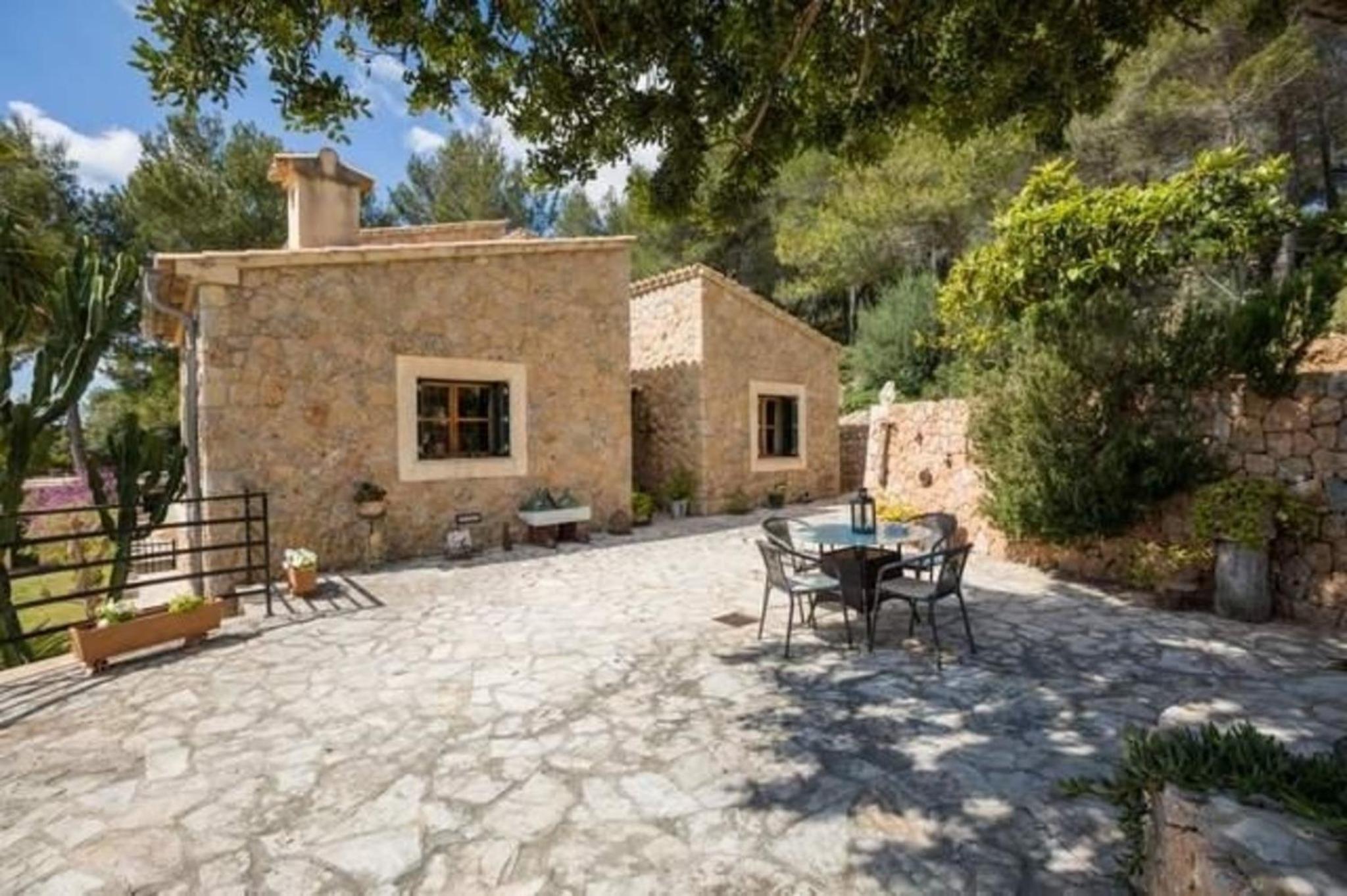 Komfortables Ferienhaus in Alar mit Großem Garten