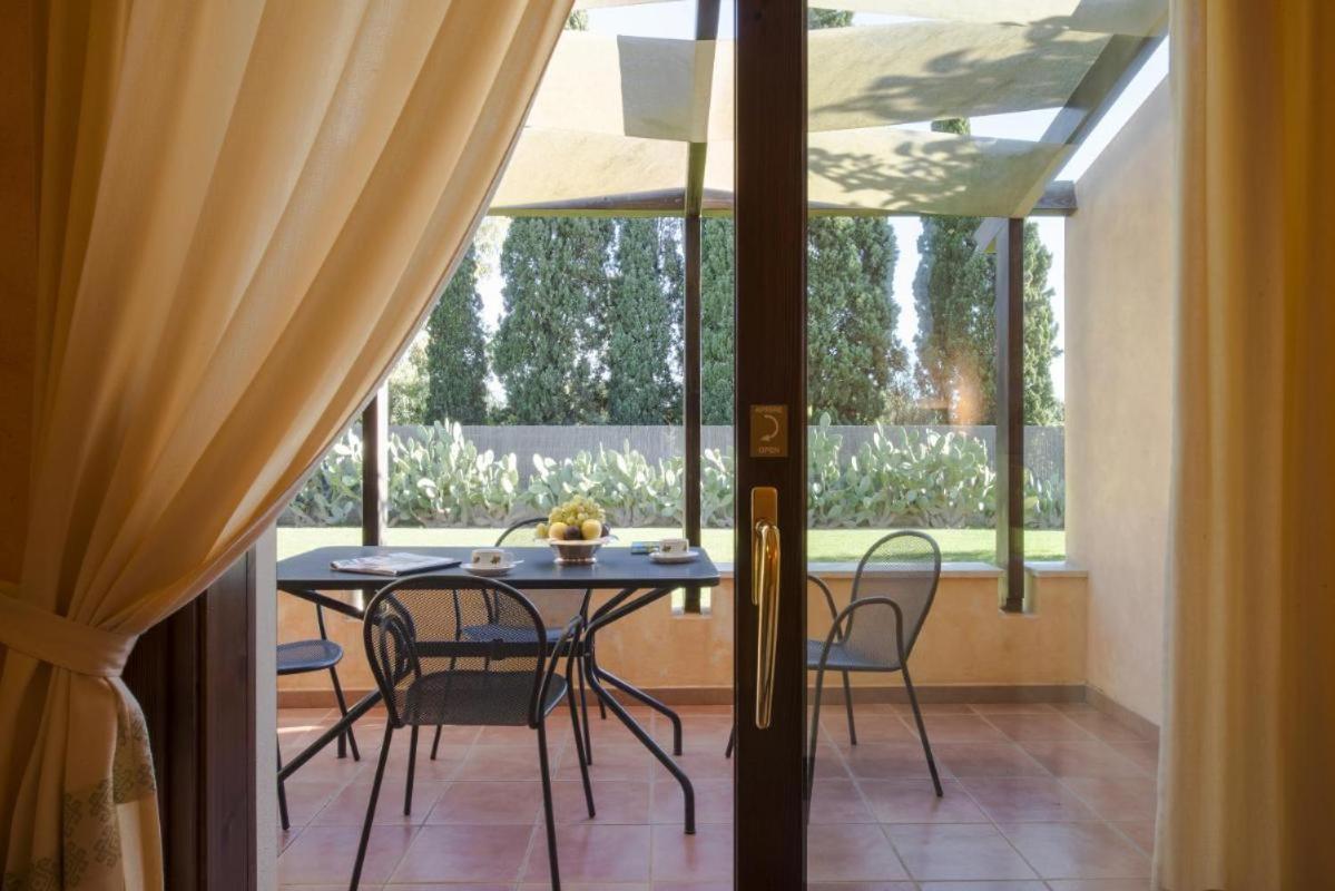 Tranquil Lantana Resort Hotel Apartments for 5 people 1,5km from beach view 4