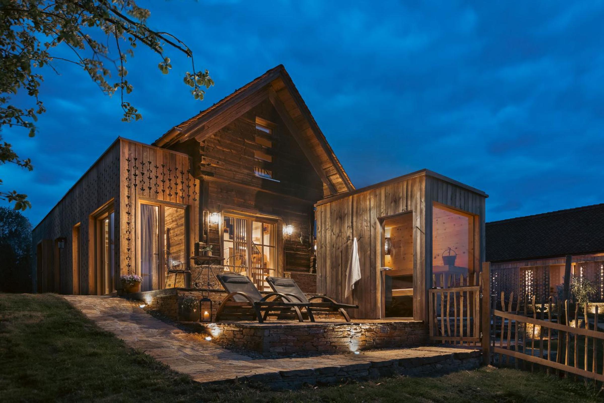 Am Wildbachberg - Luxus Ferienhäuser mit Infinitypool, Privatsauna und Weinkeller
