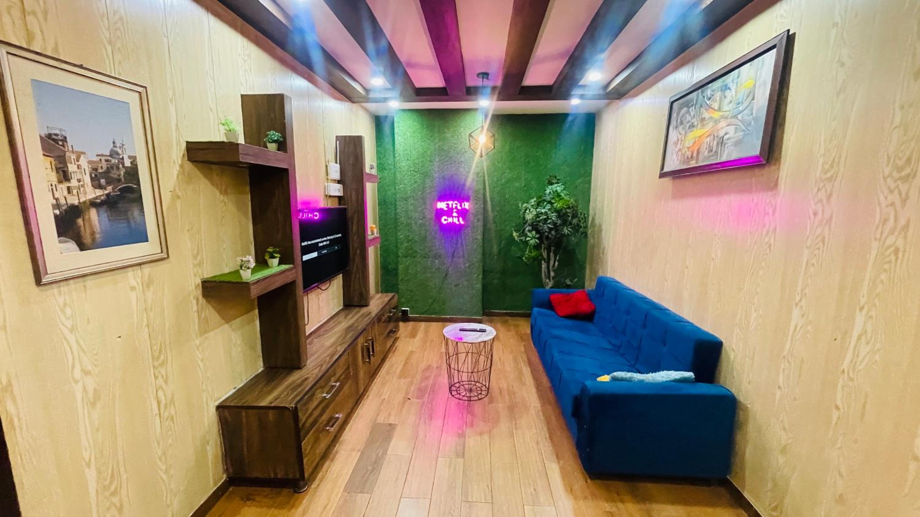 Luxury Private Top Floor Apartment in Heart of Bahria Town
