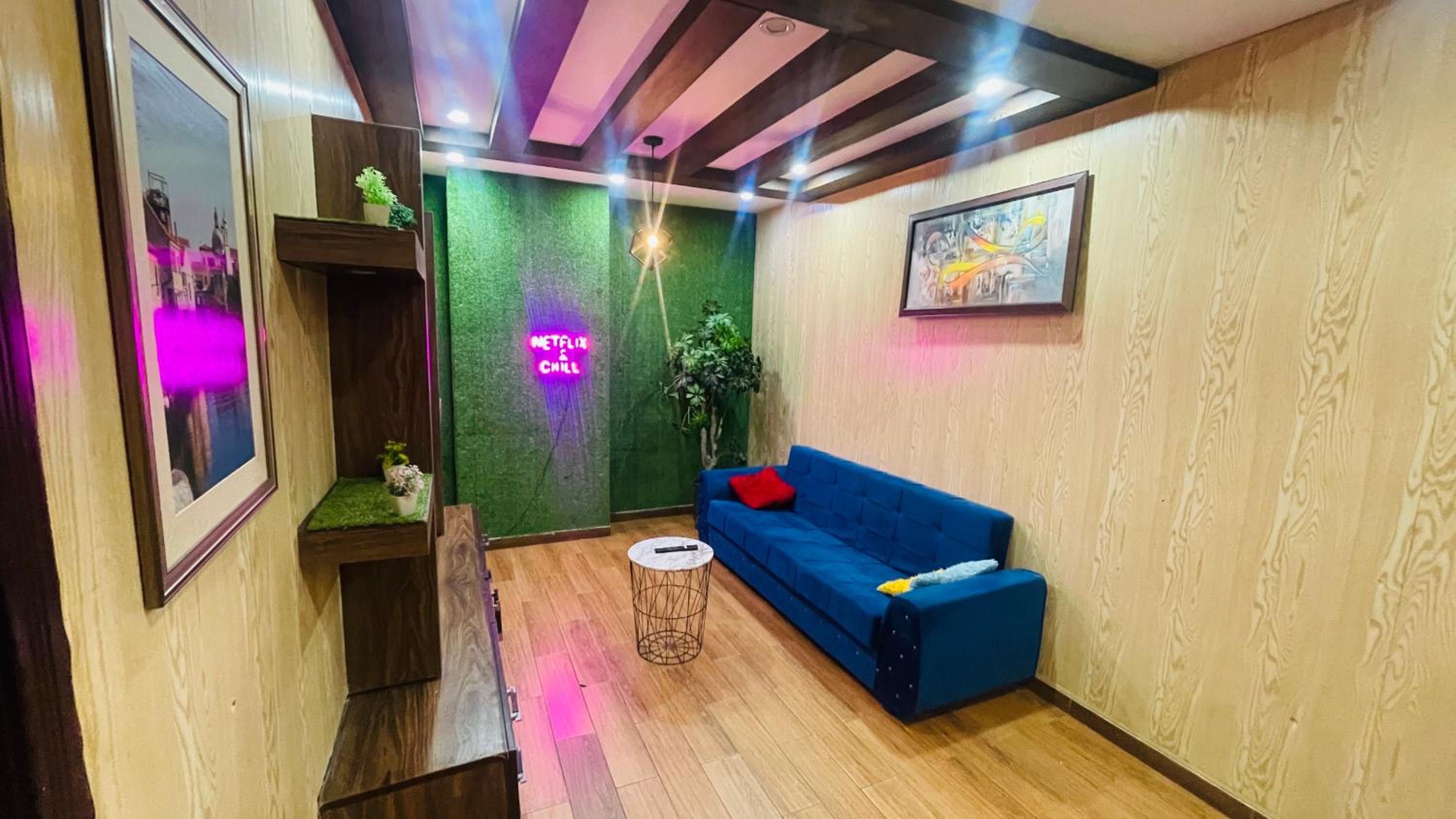 Luxury Private Top Floor Apartment in Heart of Bahria Town