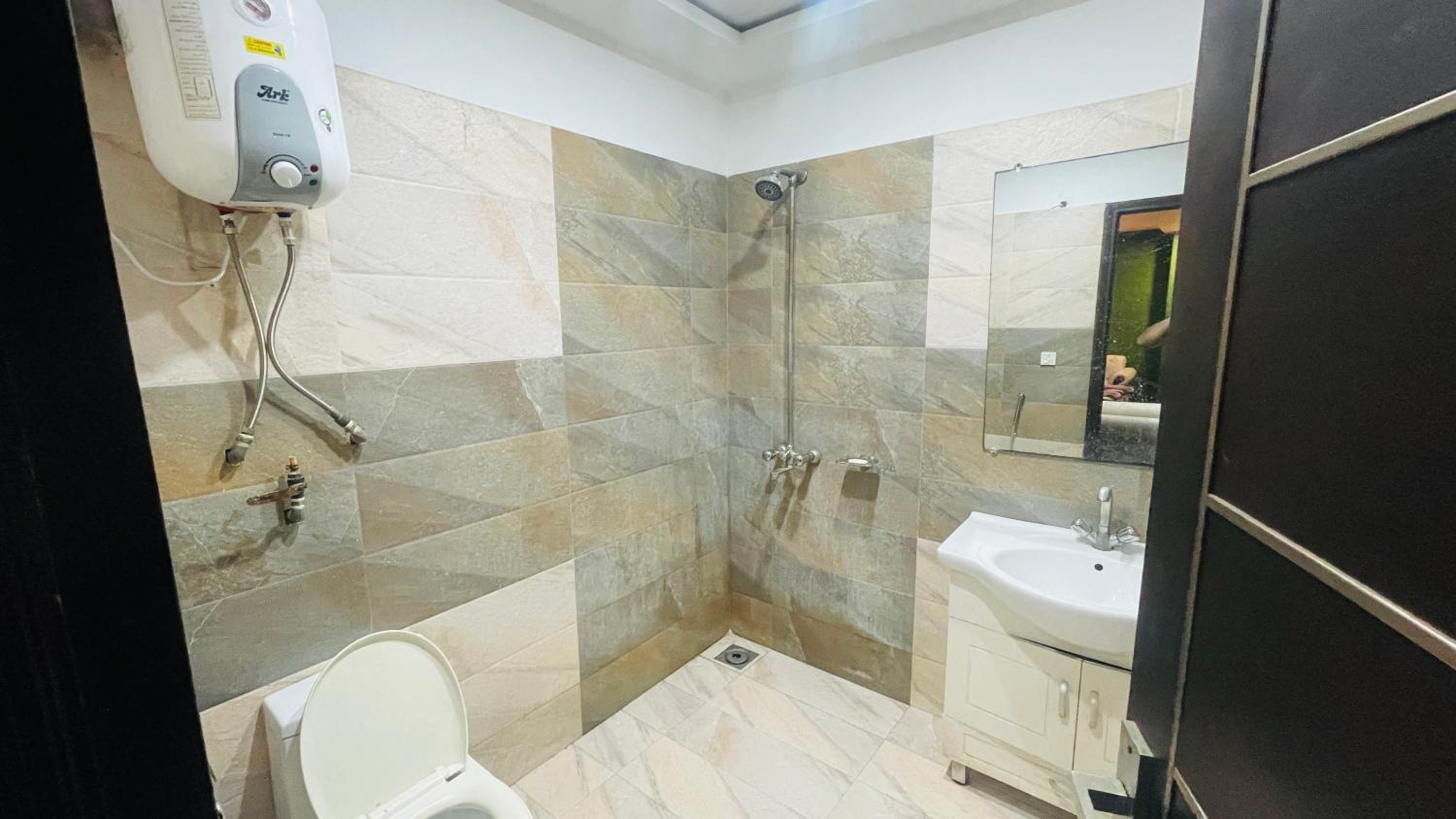 Luxury Private Top Floor Apartment in Heart of Bahria Town