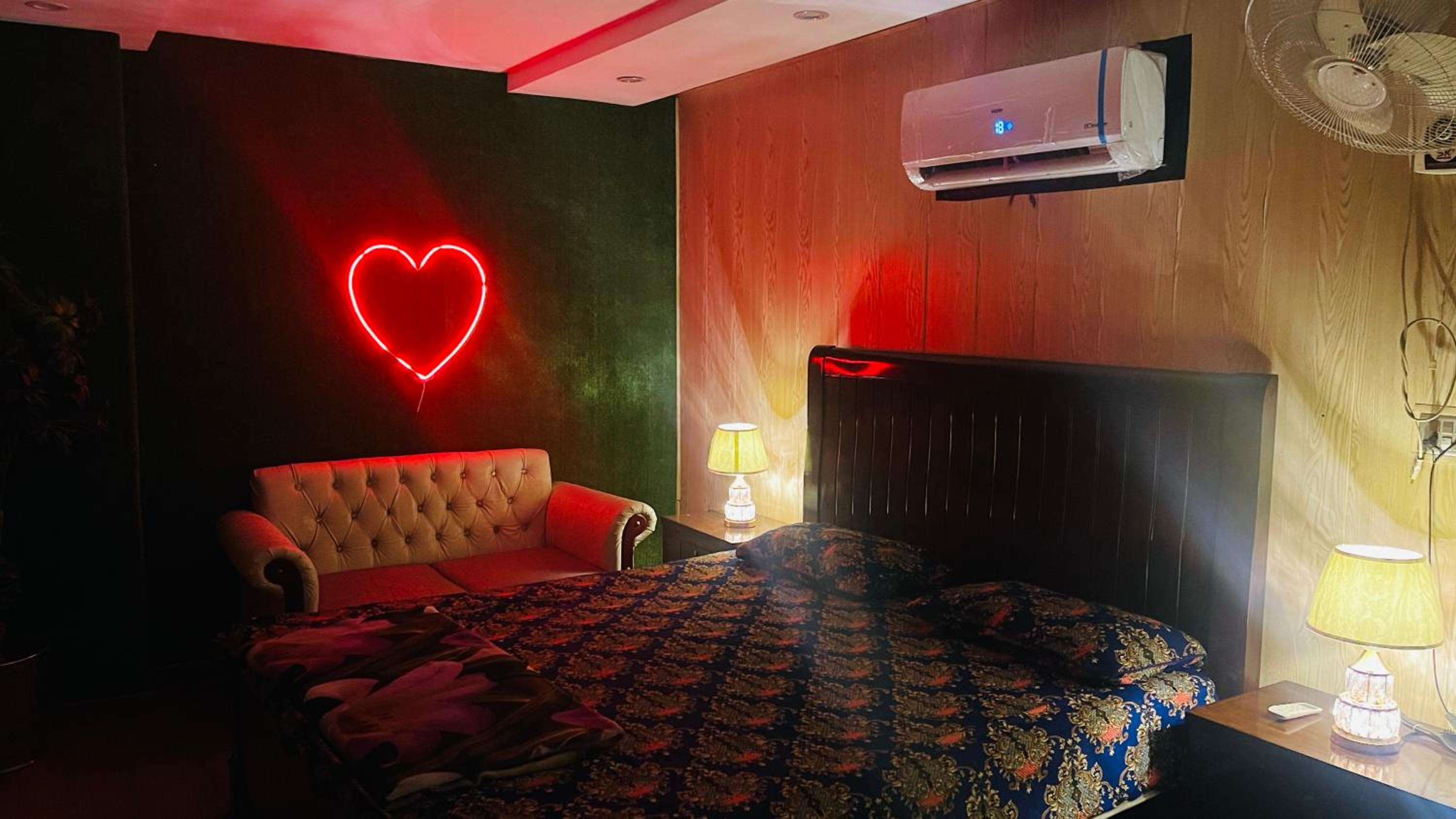 Luxury Private Top Floor Apartment in Heart of Bahria Town