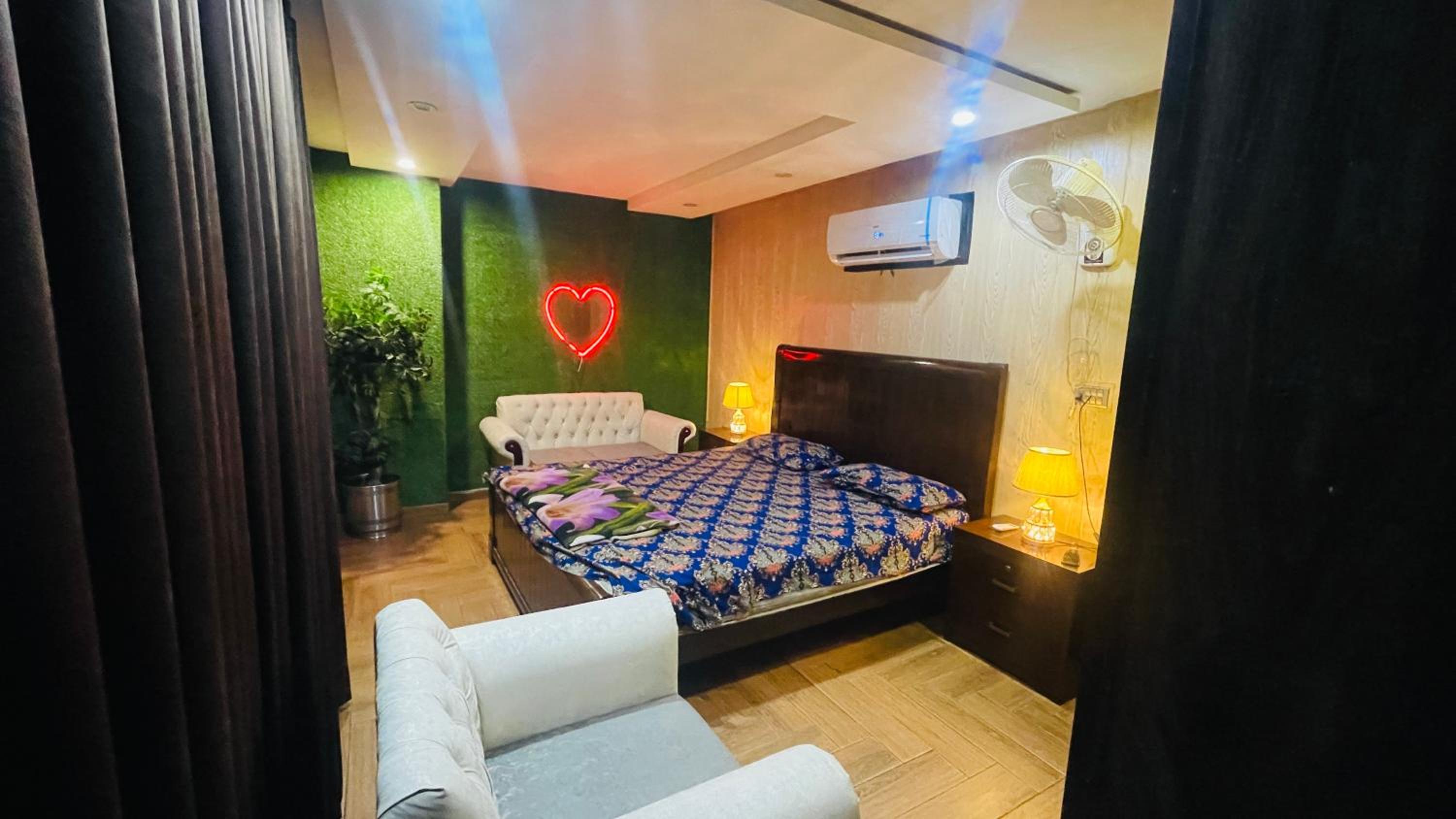 Luxury Private Top Floor Apartment in Heart of Bahria Town