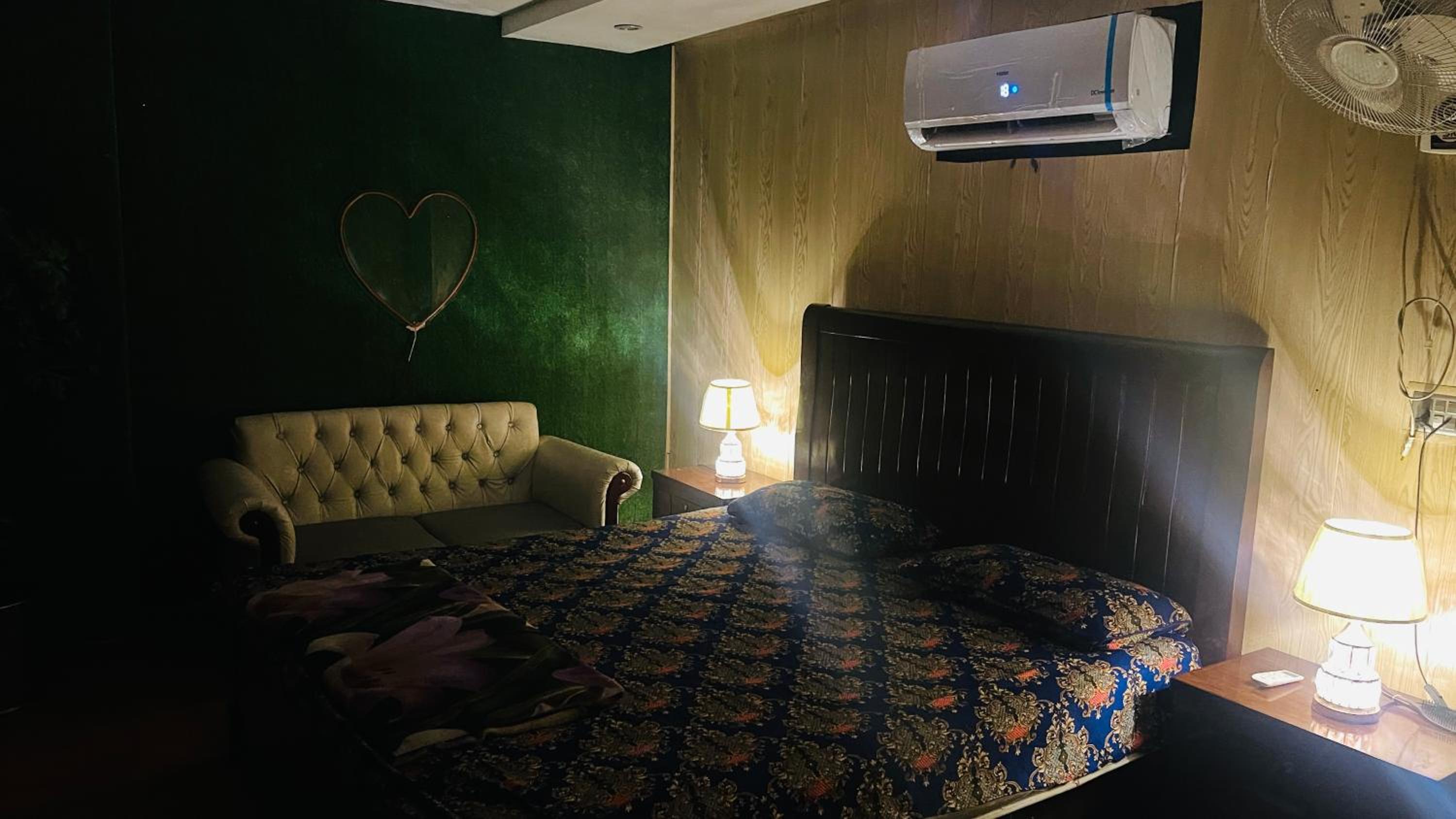 Luxury Private Top Floor Apartment in Heart of Bahria Town
