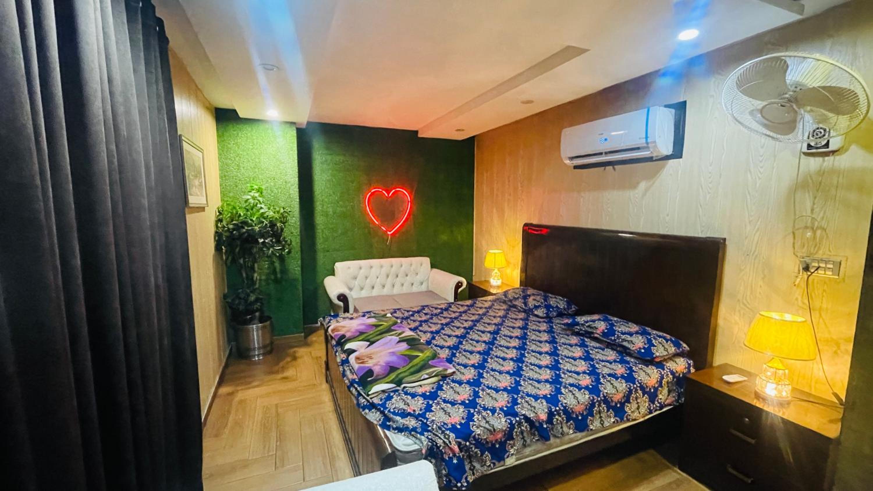 Luxury Private Top Floor Apartment in Heart of Bahria Town