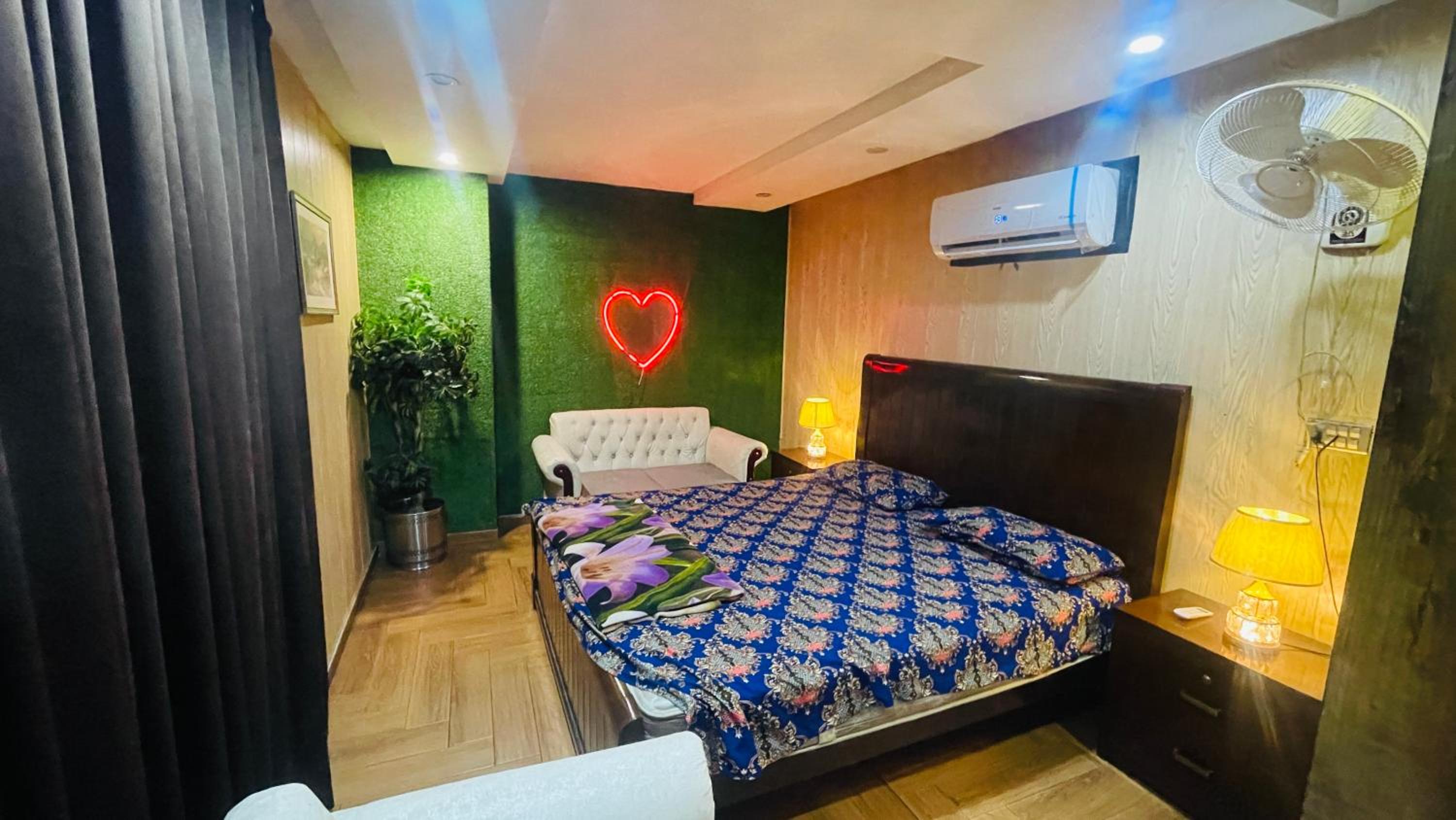 Luxury Private Top Floor Apartment in Heart of Bahria Town
