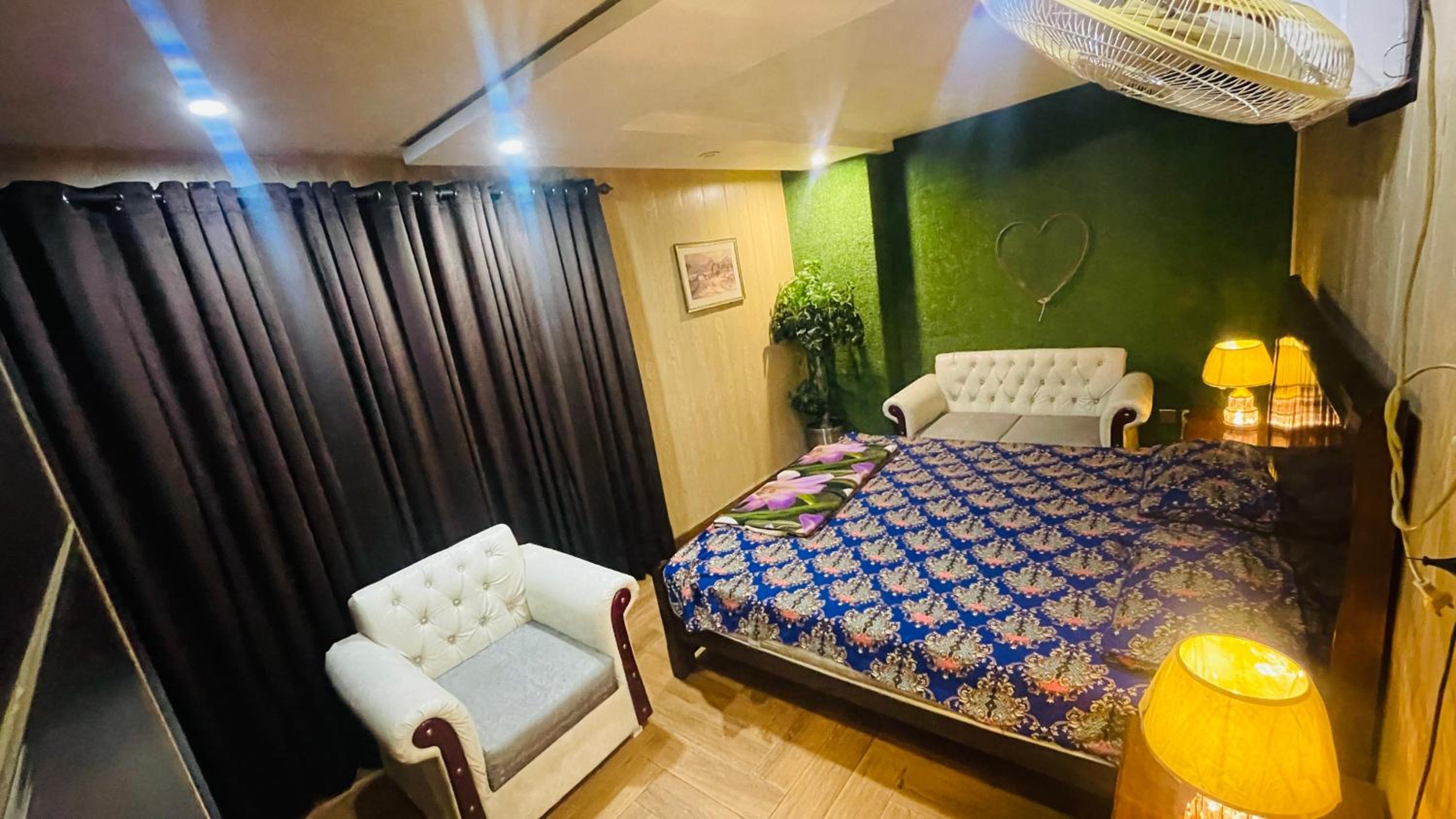 Luxury Private Top Floor Apartment in Heart of Bahria Town