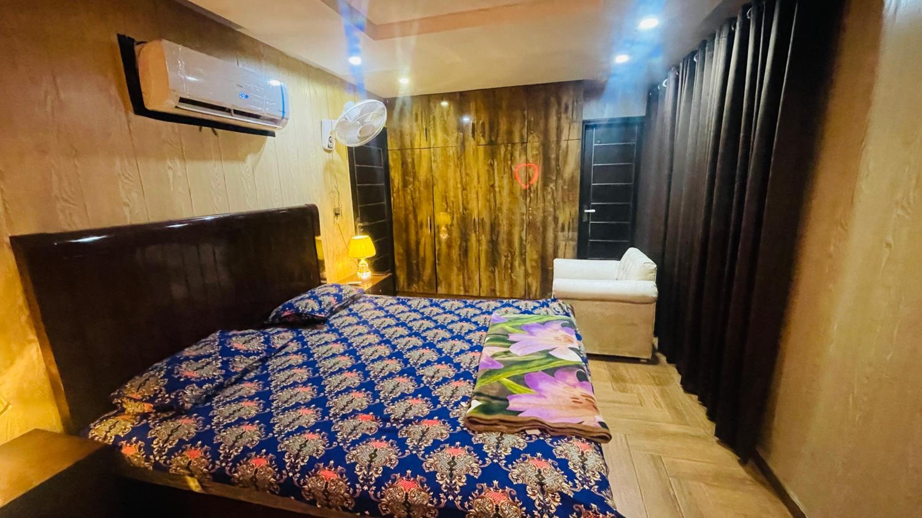 Luxury Private Top Floor Apartment in Heart of Bahria Town