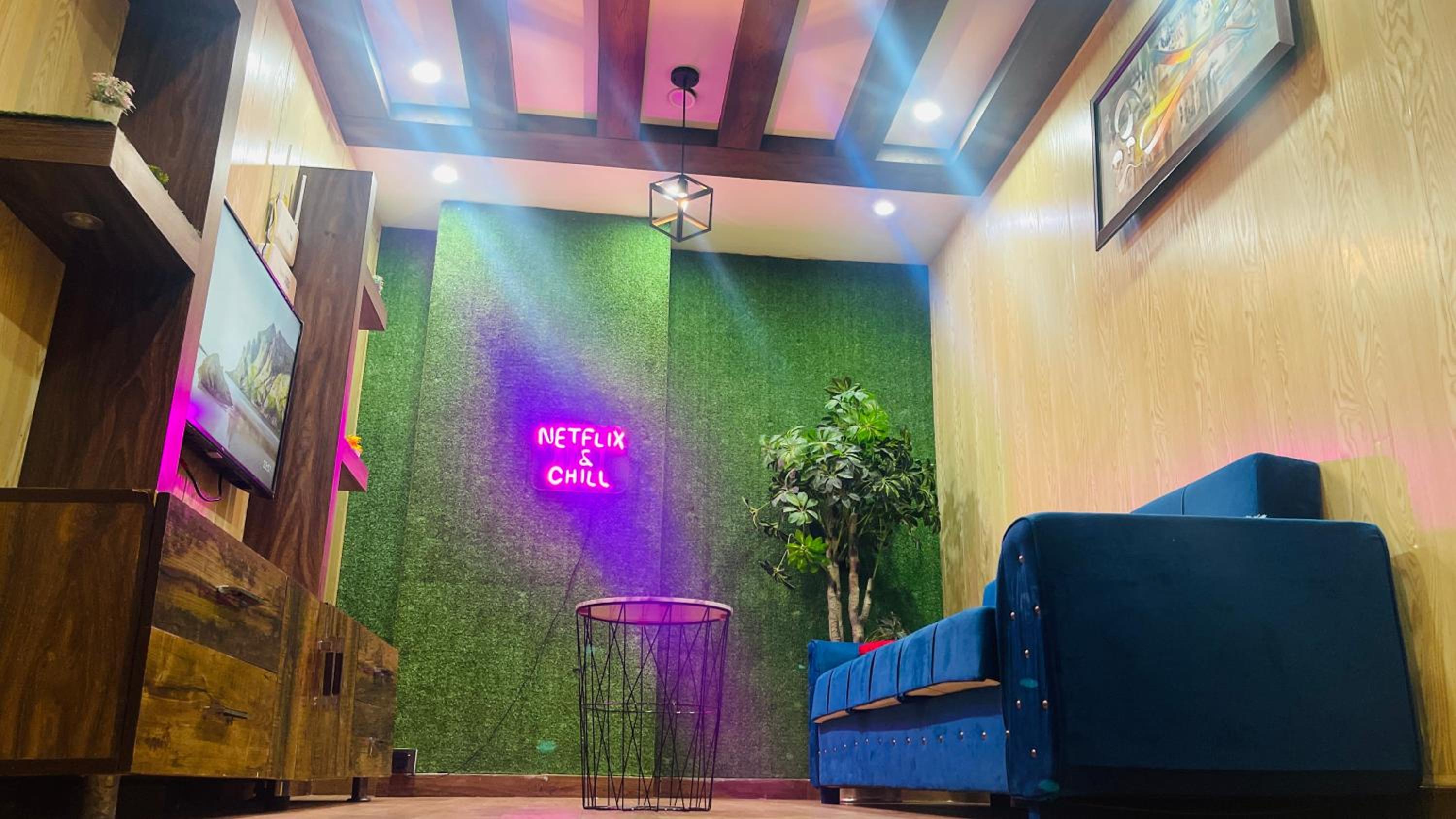 Luxury Private Top Floor Apartment in Heart of Bahria Town