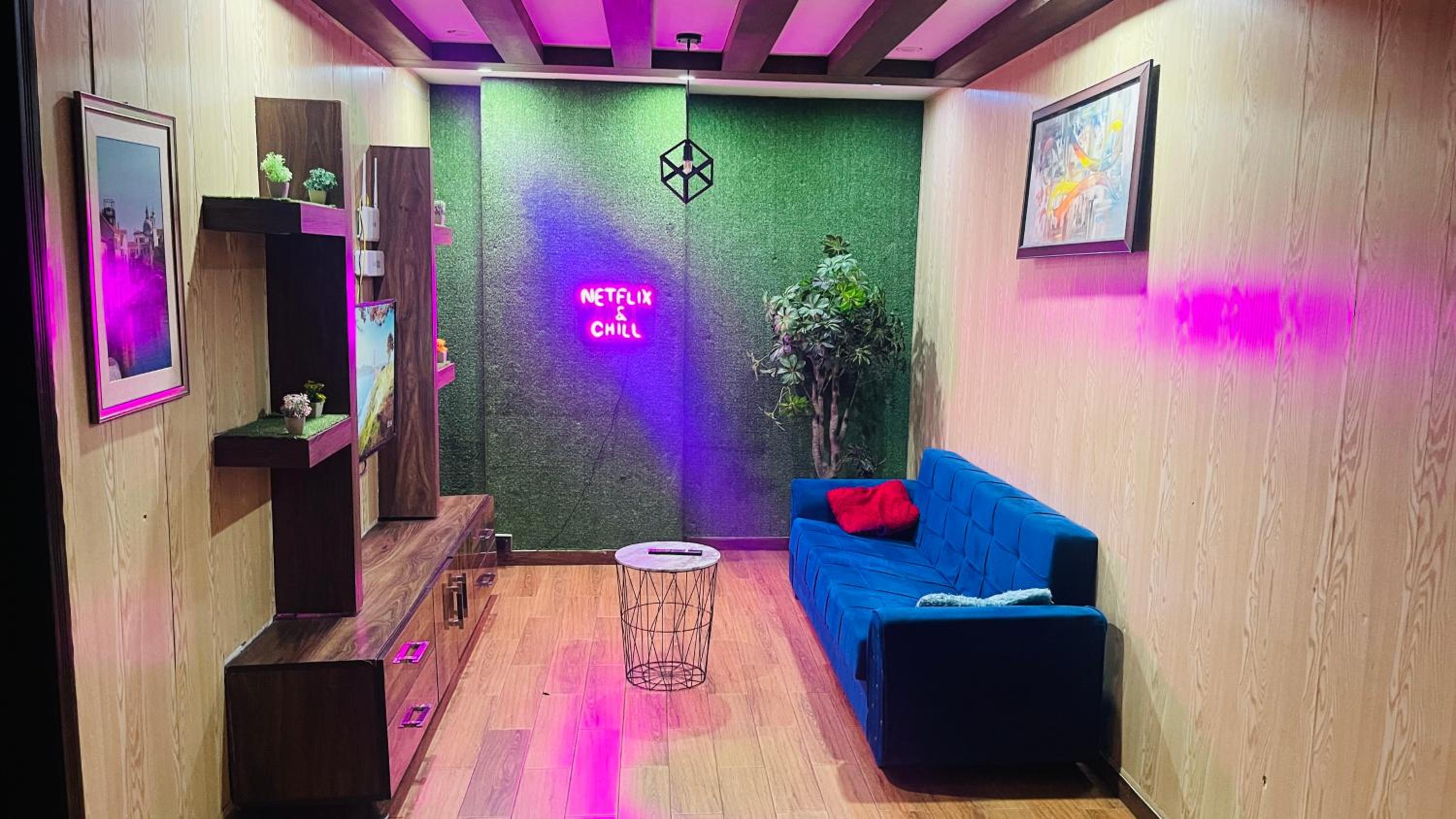 Luxury Private Top Floor Apartment in Heart of Bahria Town