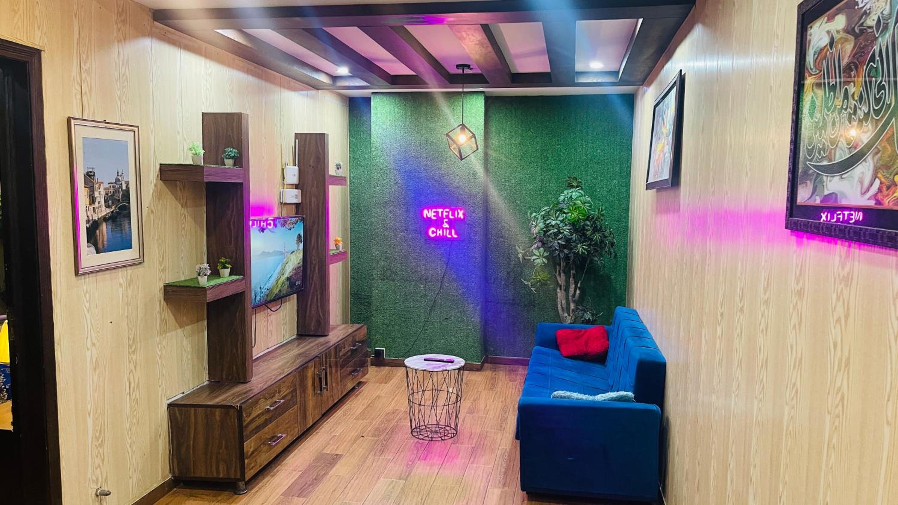Luxury Private Top Floor Apartment in Heart of Bahria Town