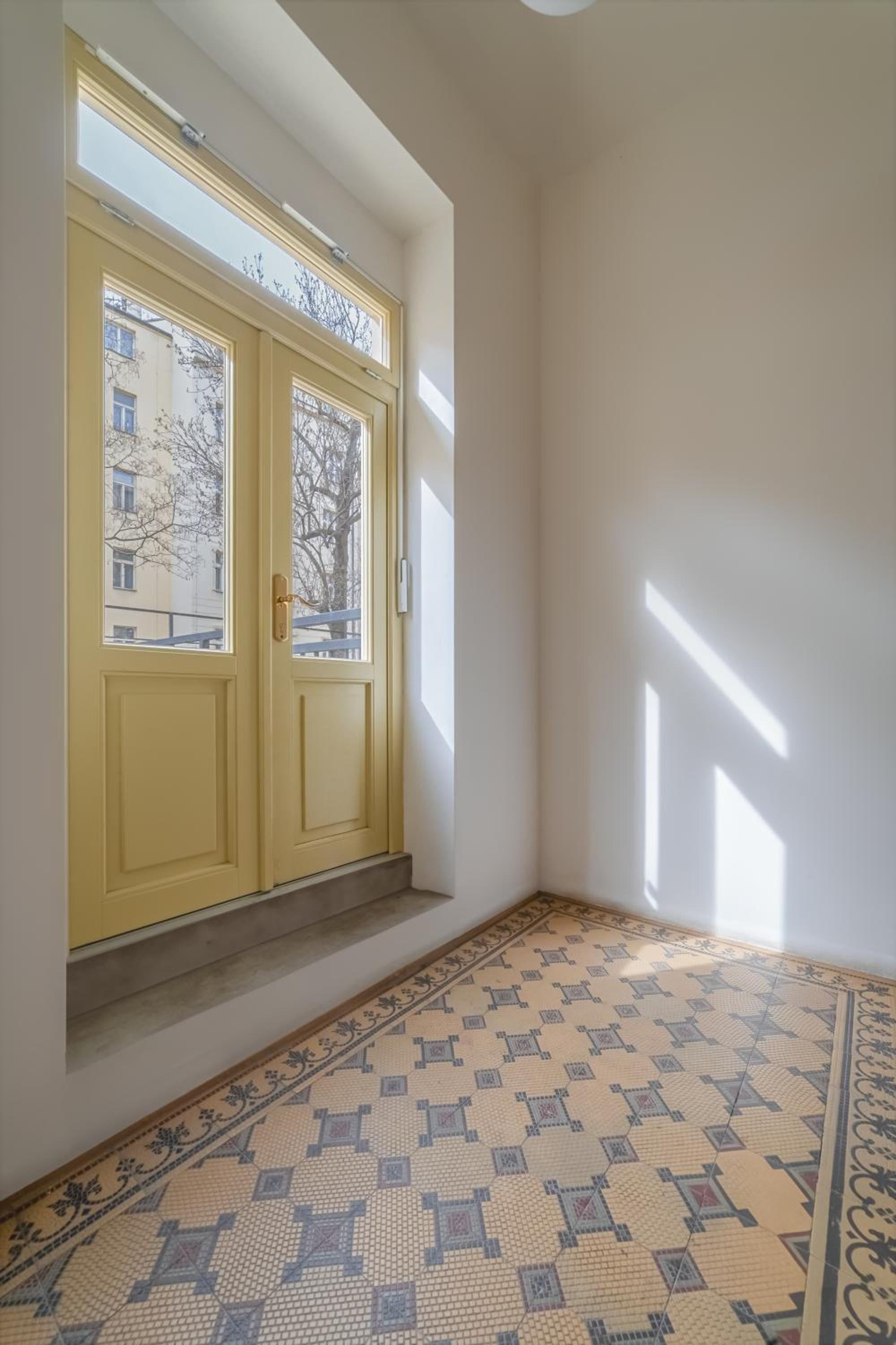 Historic City Center Deer Suite by Rentez