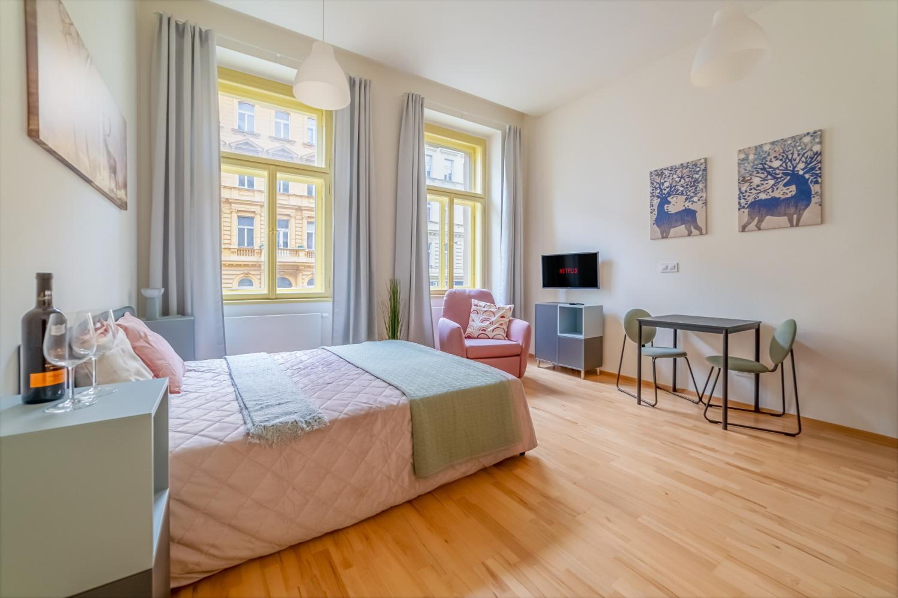 Historic City Center Deer Suite by Rentez