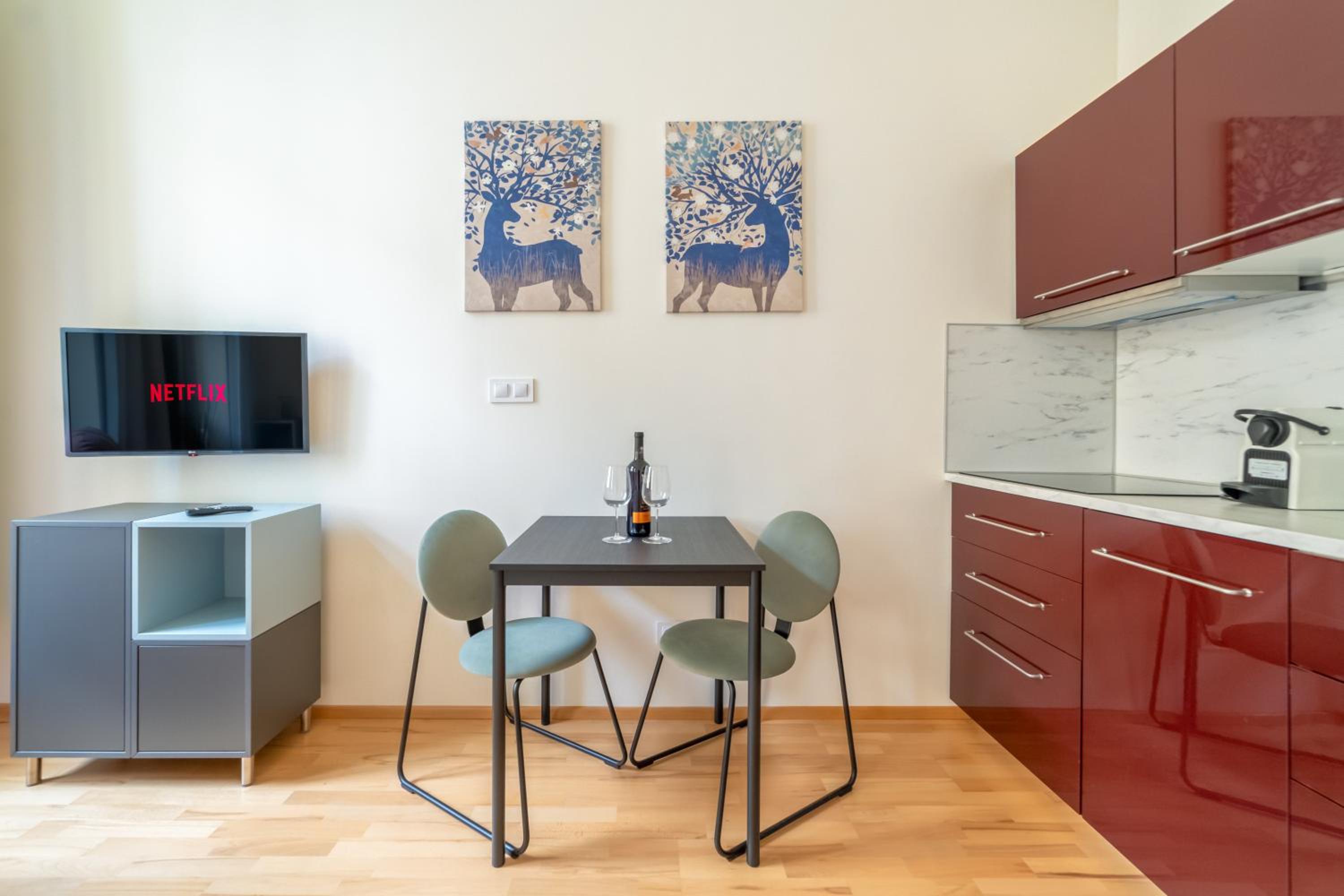 Historic City Center Deer Suite by Rentez