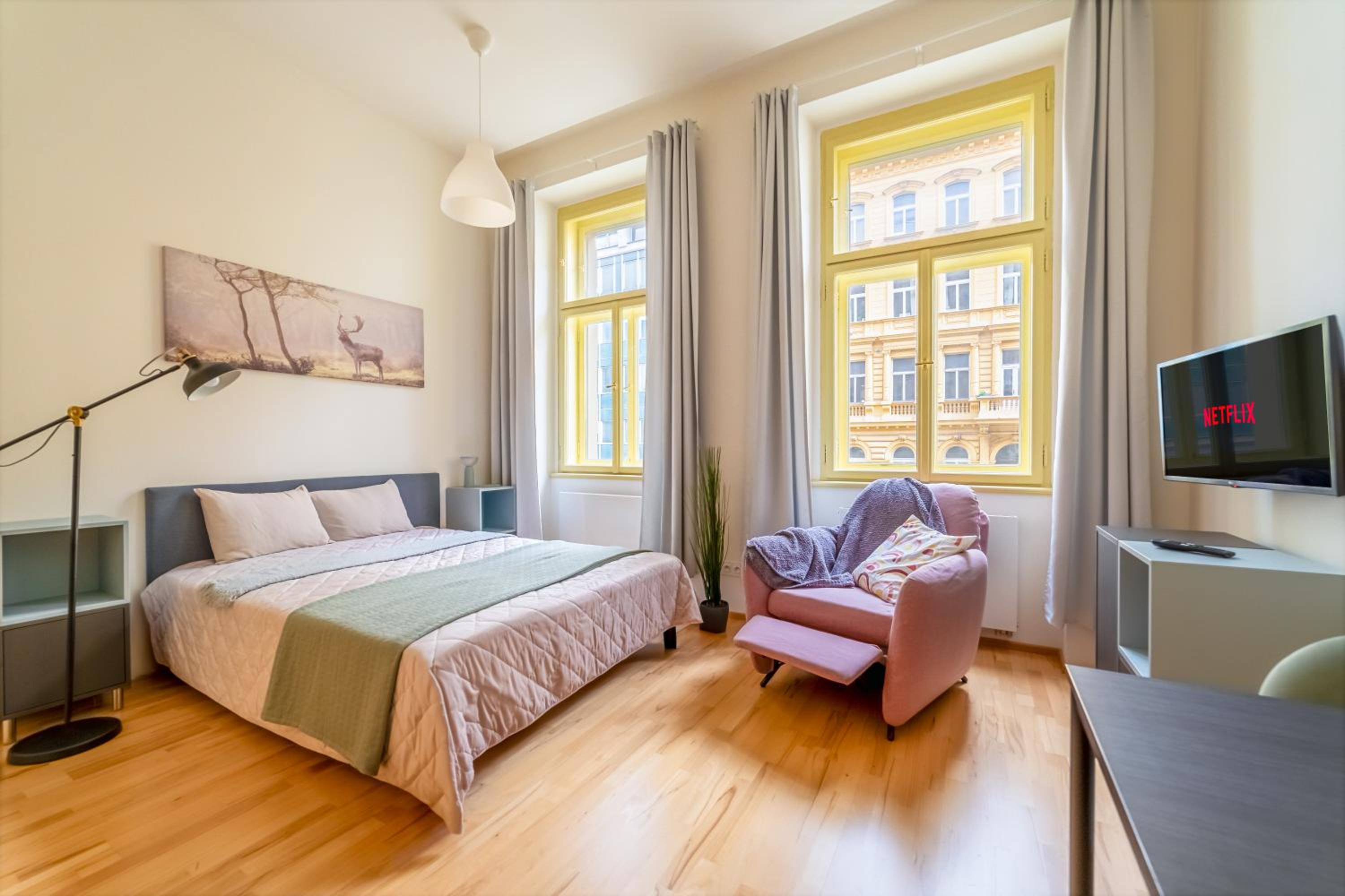 Historic City Center Deer Suite by Rentez