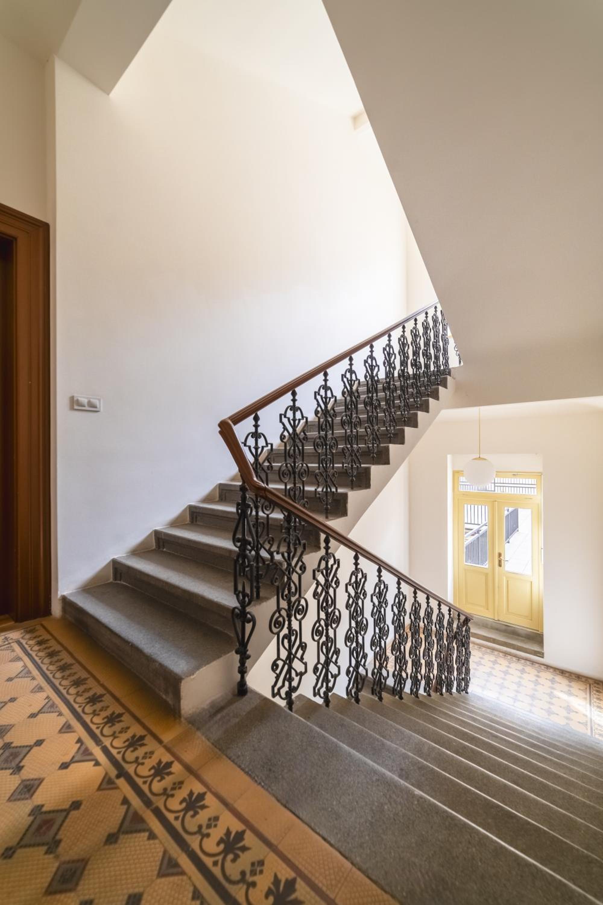 Historic City Center Deer Suite by Rentez