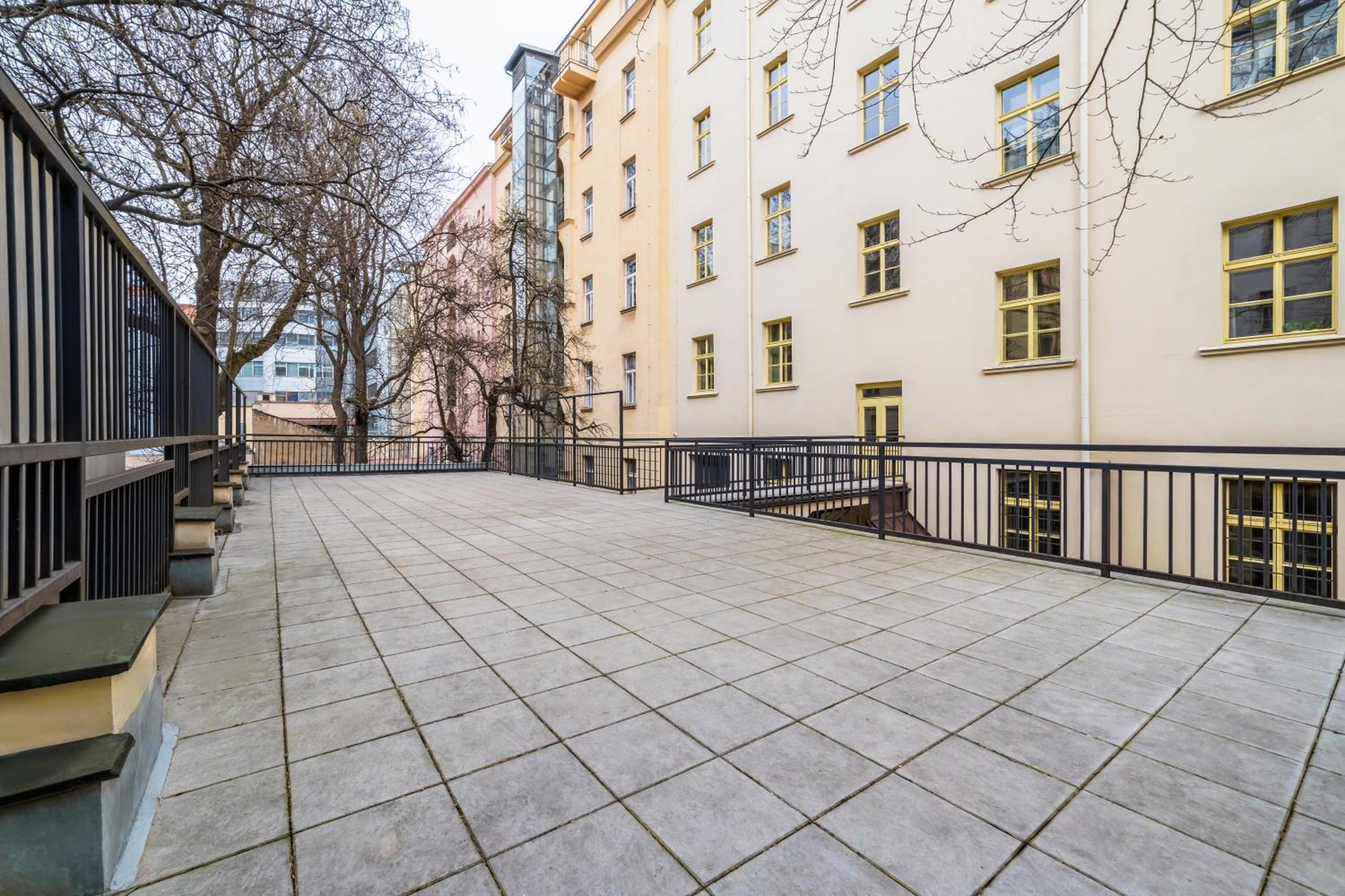 Historic City Center Deer Suite by Rentez
