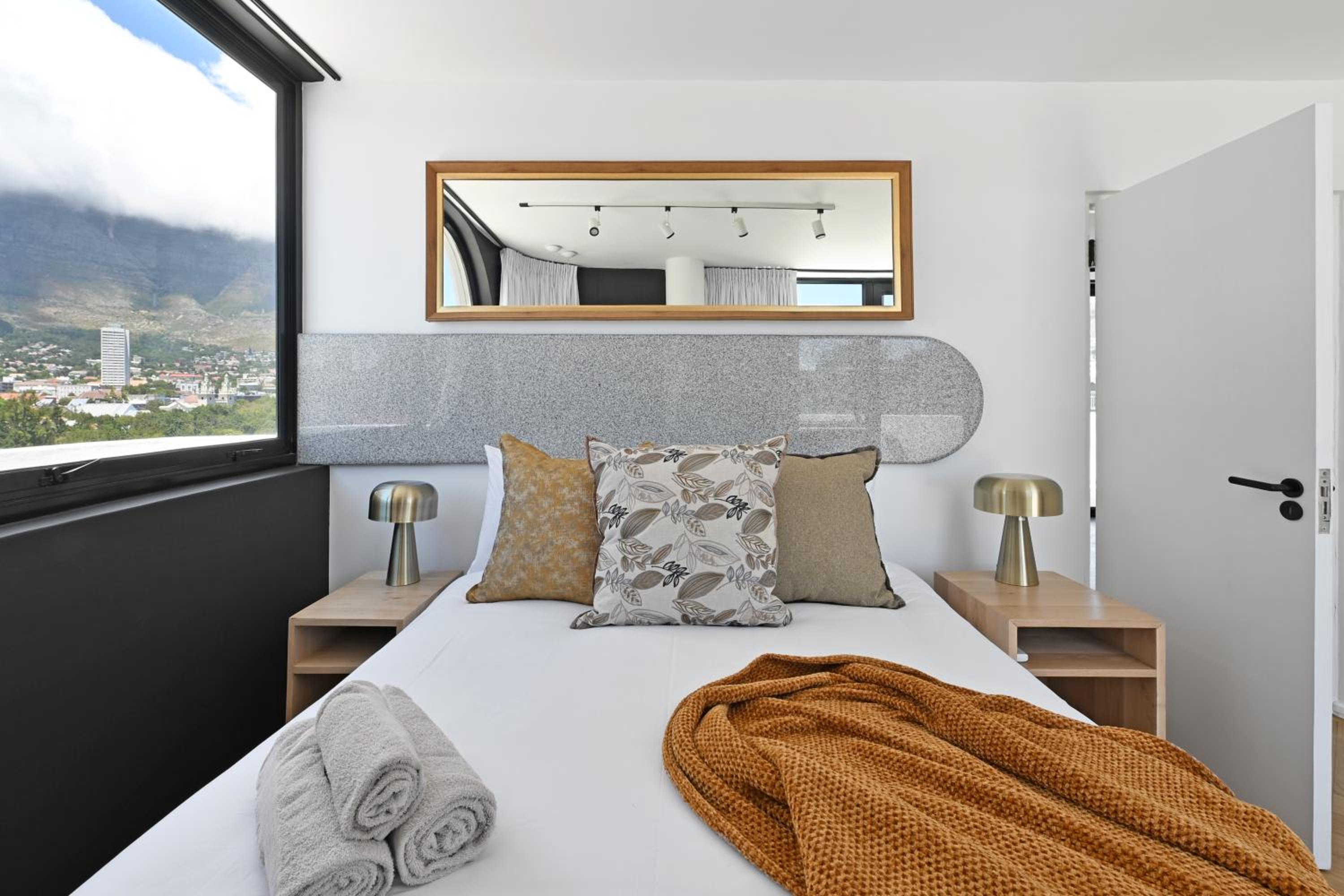 Aasia Cape Town 2BR with 360 City & Mountain Views view 4