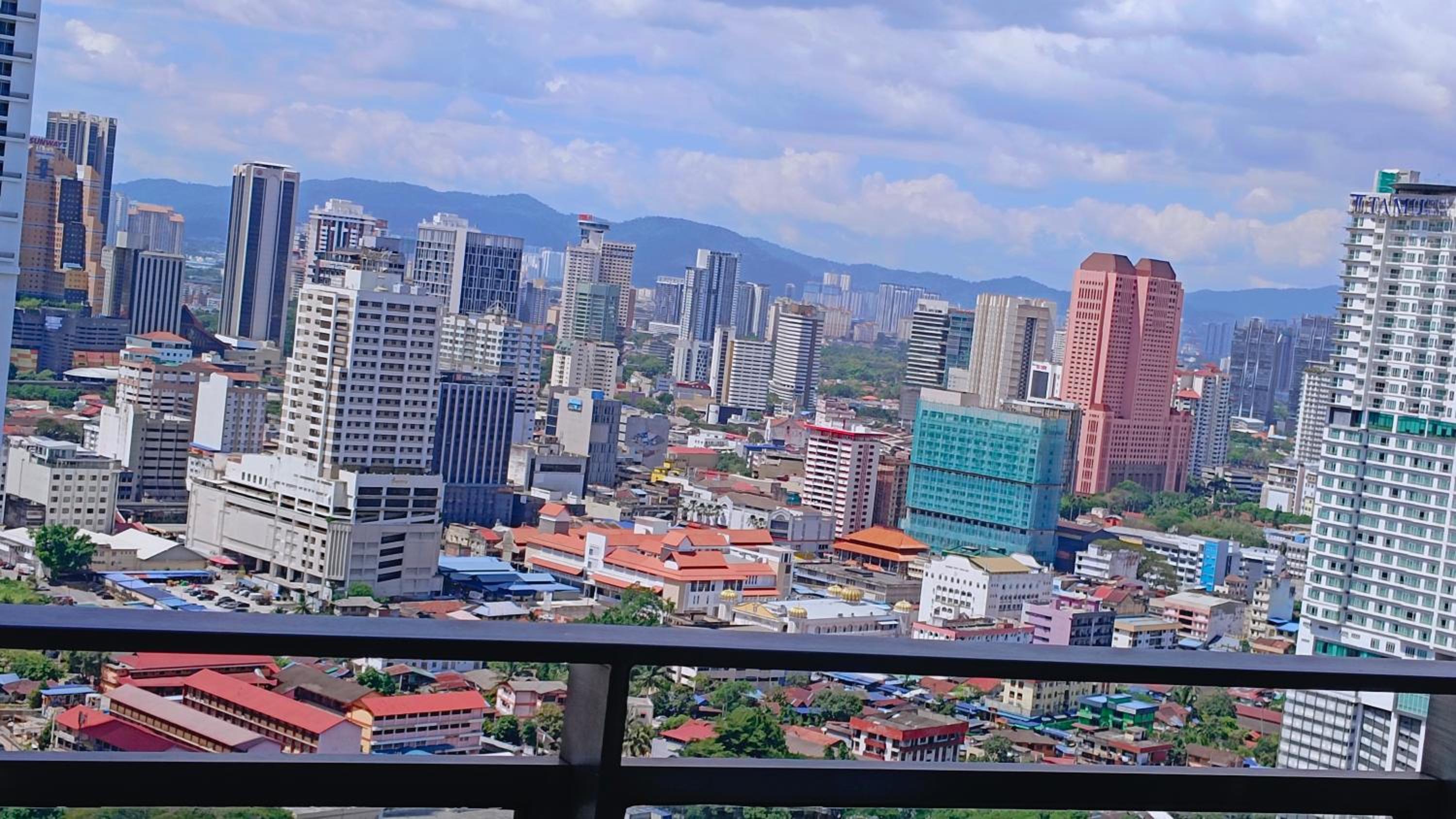 Summer Suites by KL Tower