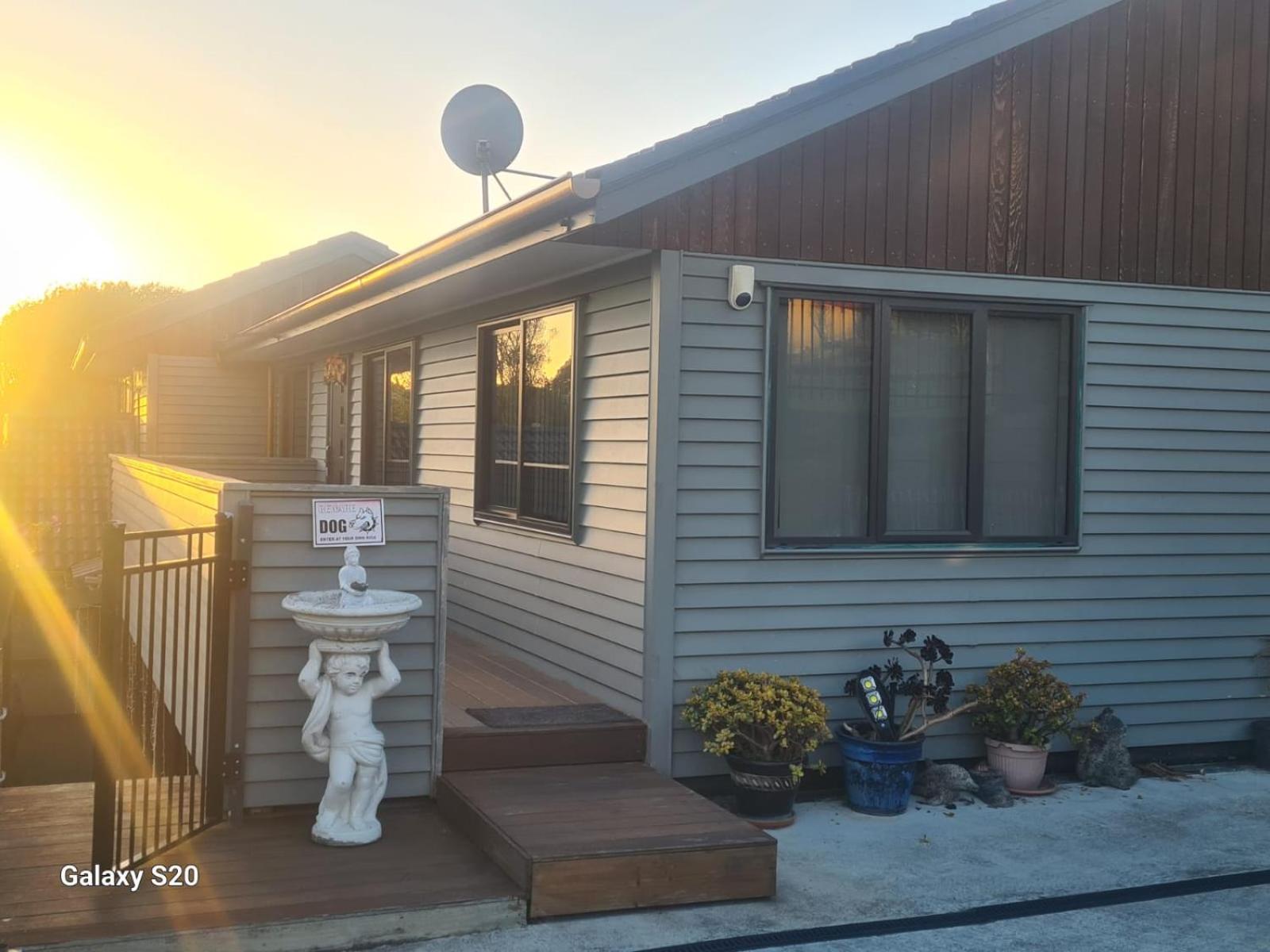 Auckland airport holiday home in the greens view 4