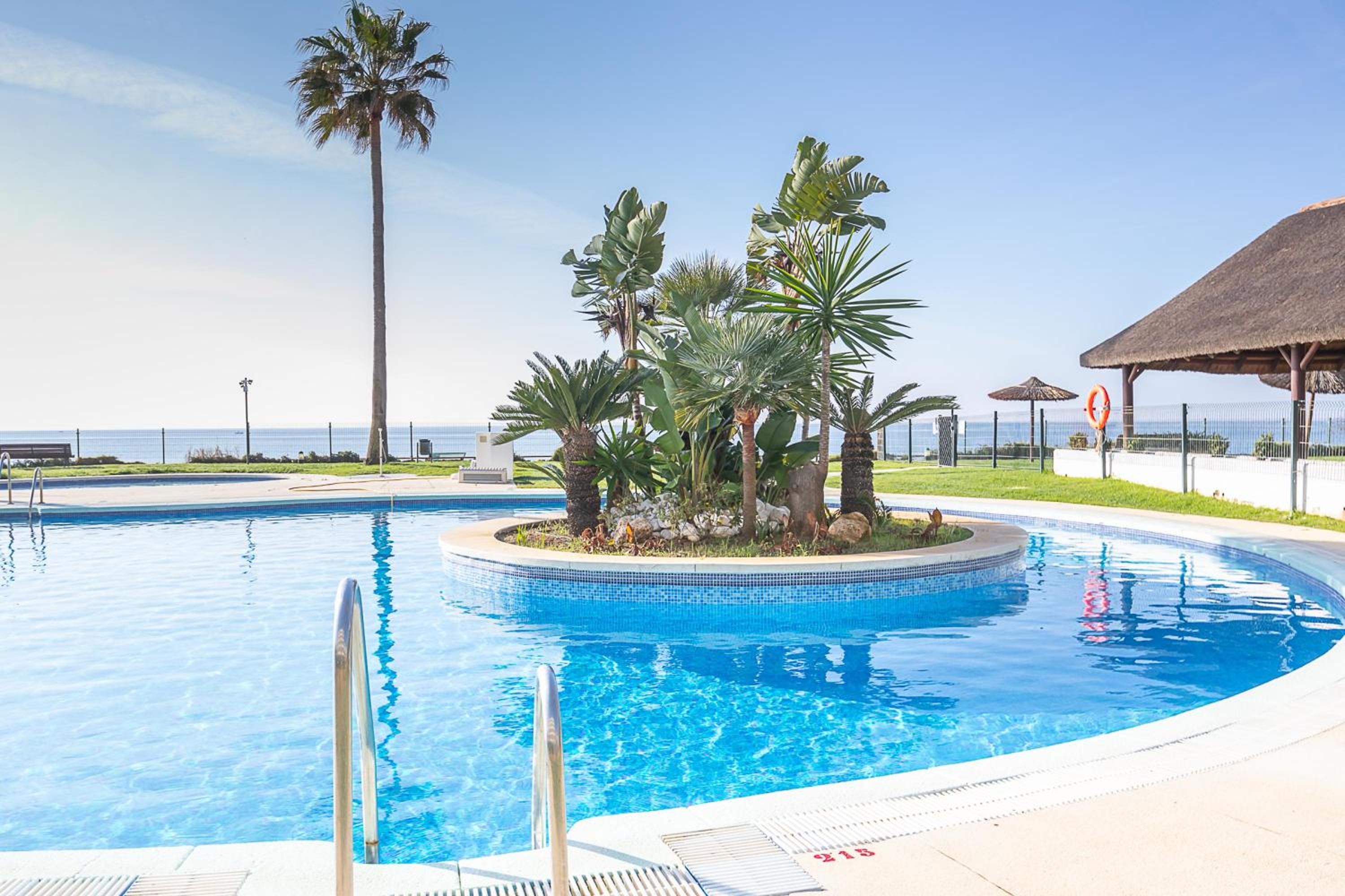 Mi Capricho beach front sea view & pool - Happy Rentals photo 2