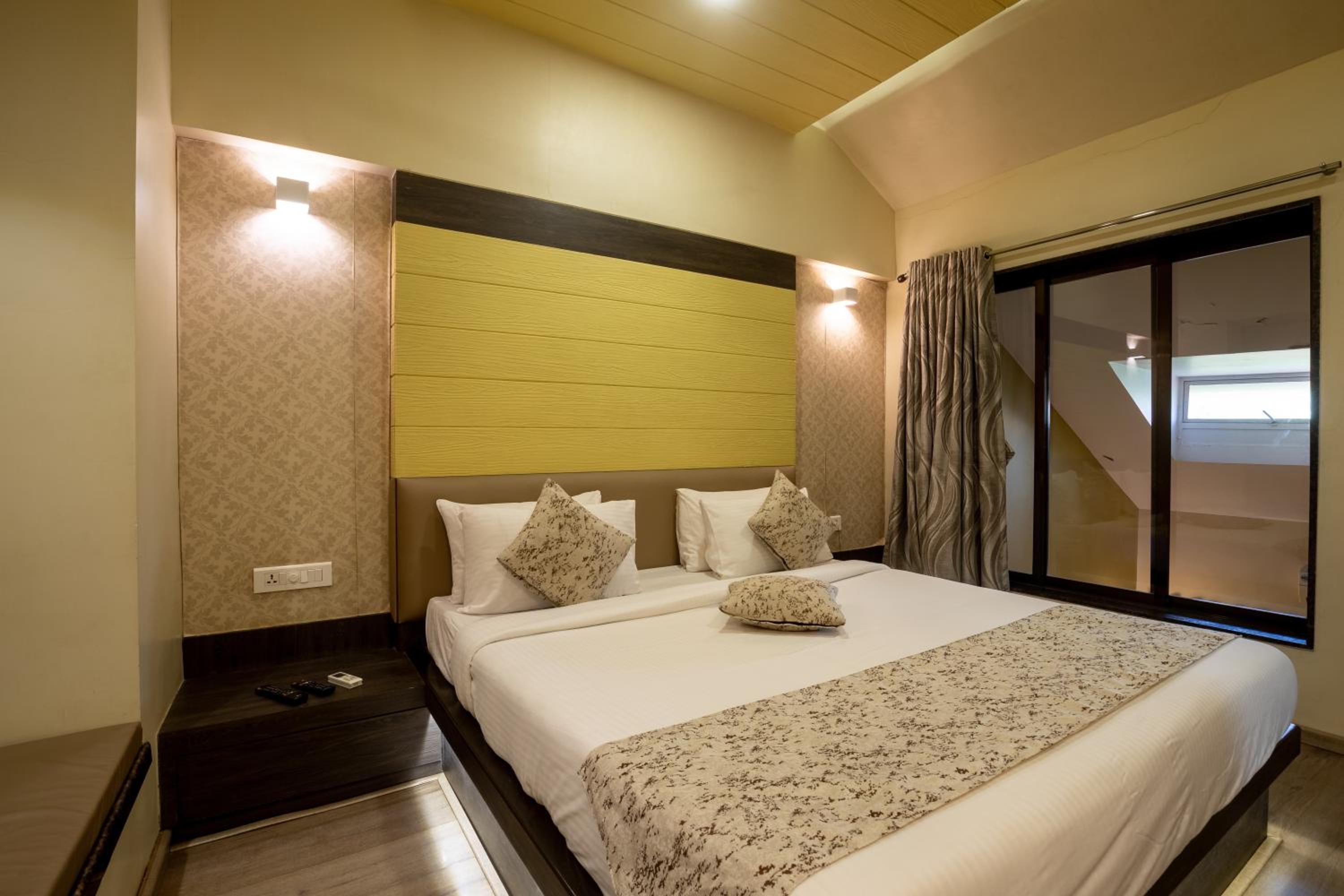Zaras Resort Khandala