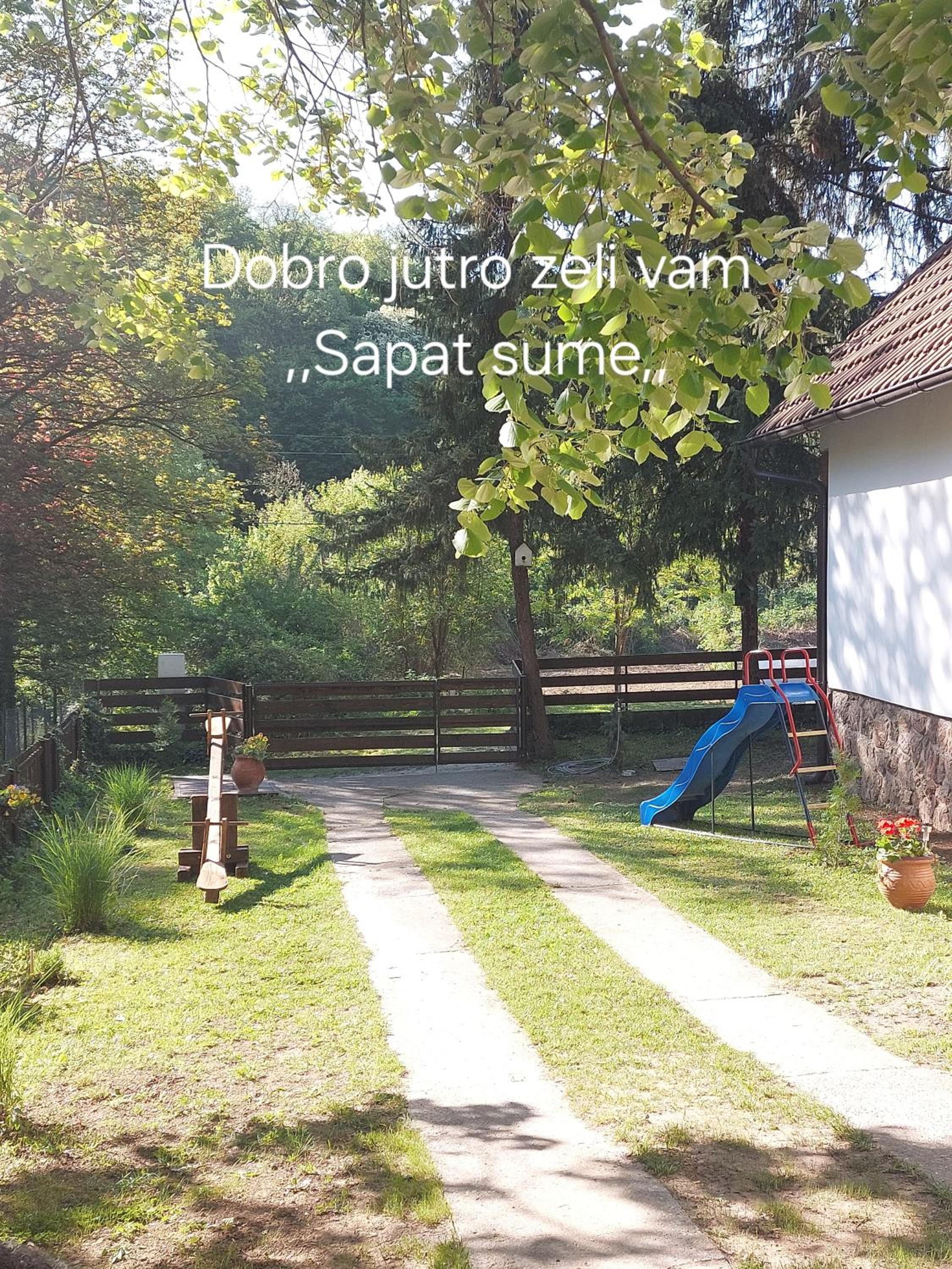 Vikendica Sapat Sume