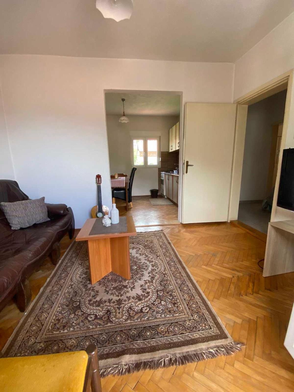 Fig City Apartment