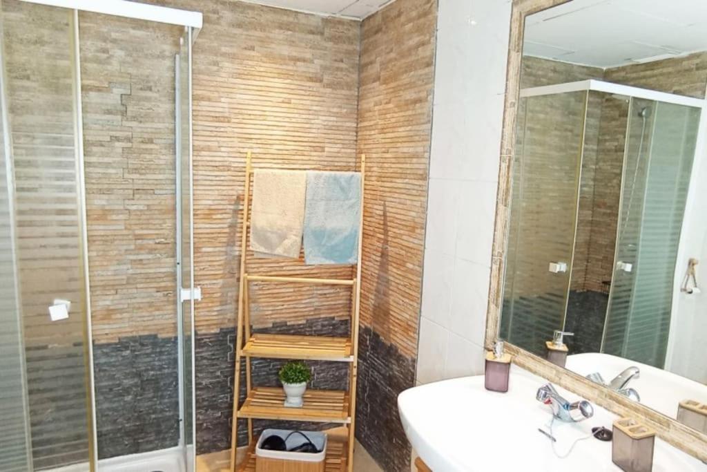 Surf House, apartamento en la playa de Estepona view 4