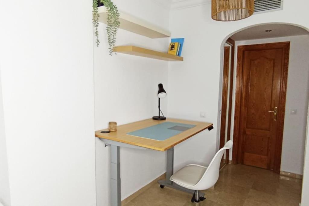 Surf House, apartamento en la playa de Estepona view 5