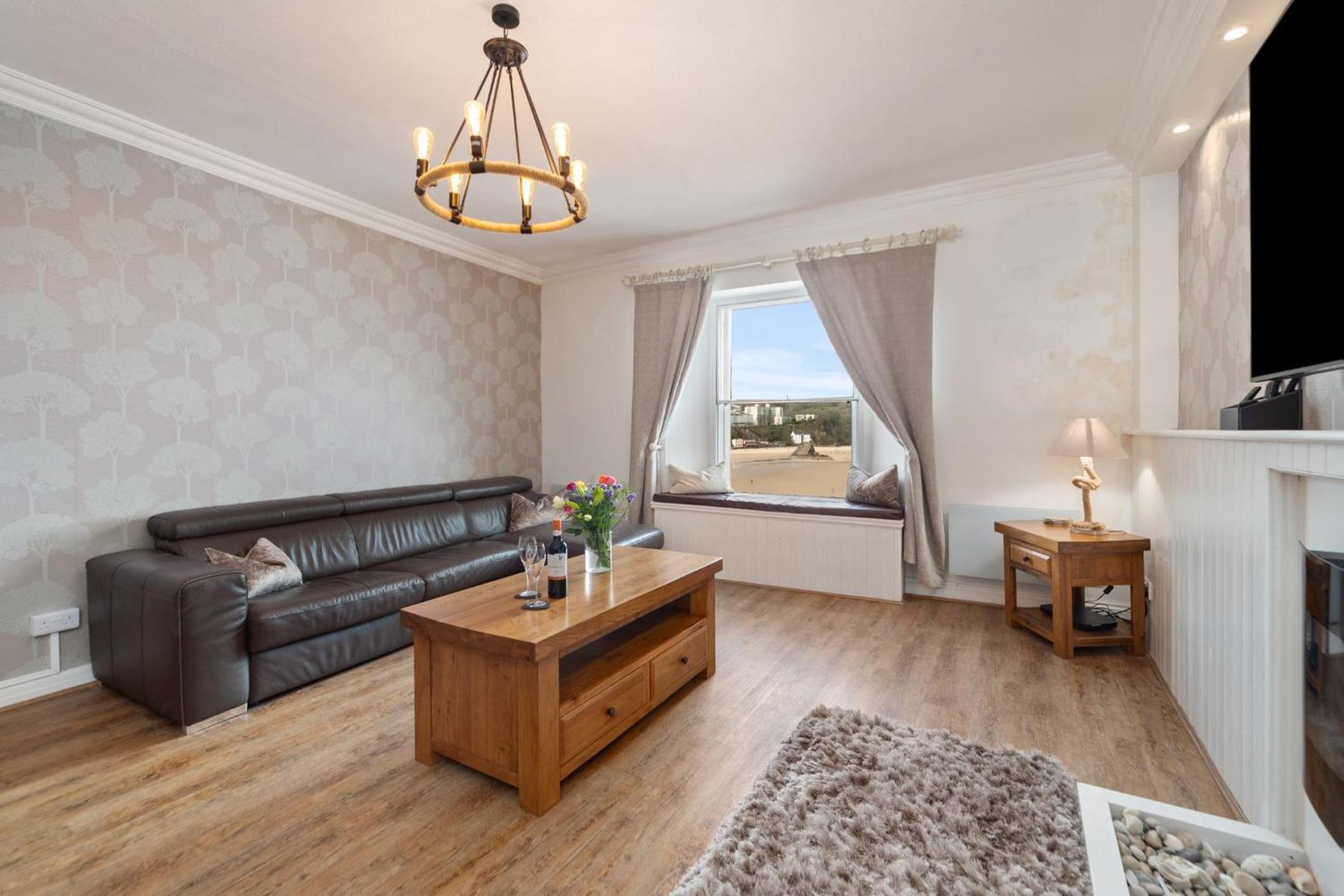 Kemendine Harbour View - perfectly positioned two level apartment in Tenby Harbour view 2