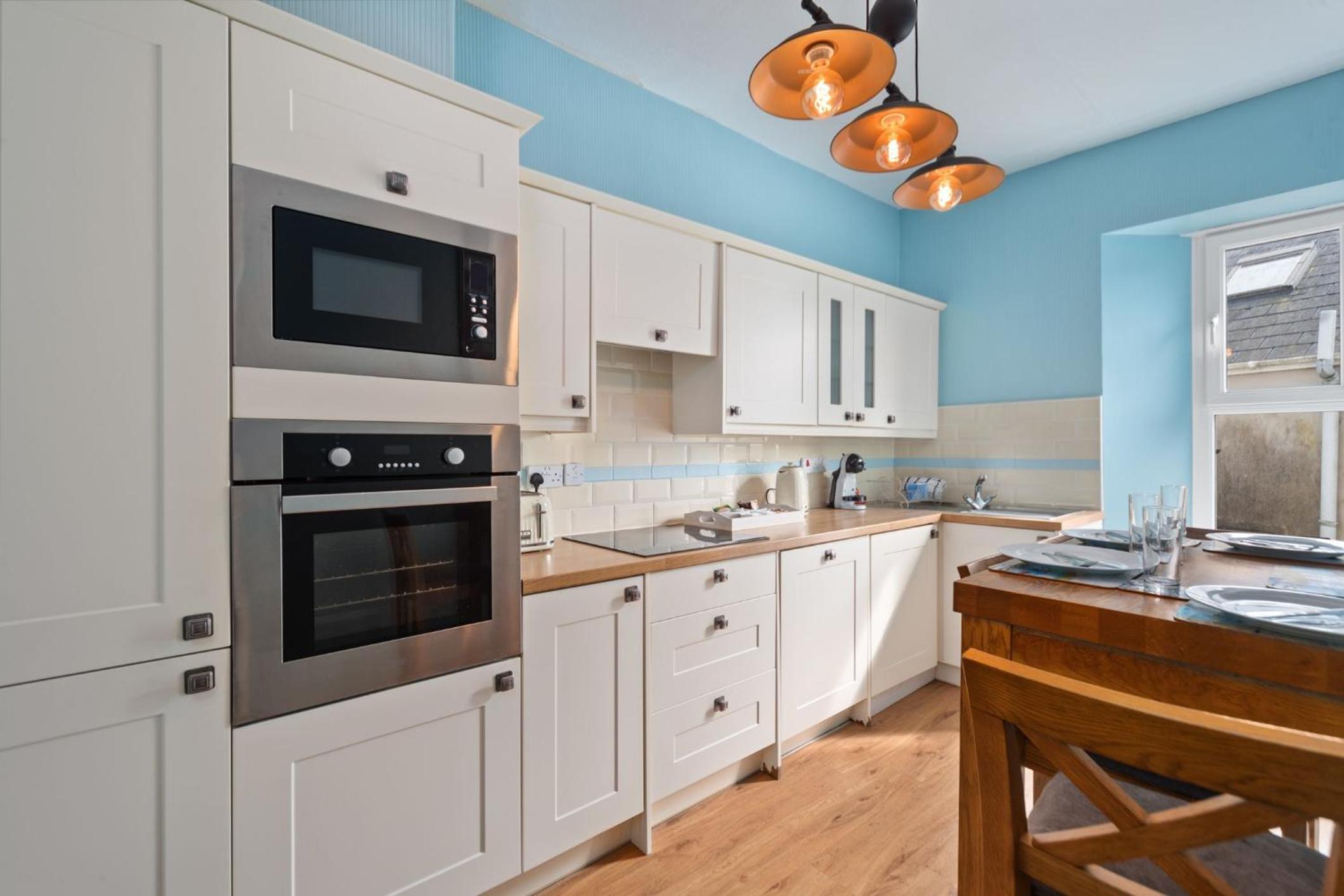 Kemendine Harbour View - perfectly positioned two level apartment in Tenby Harbour view 3