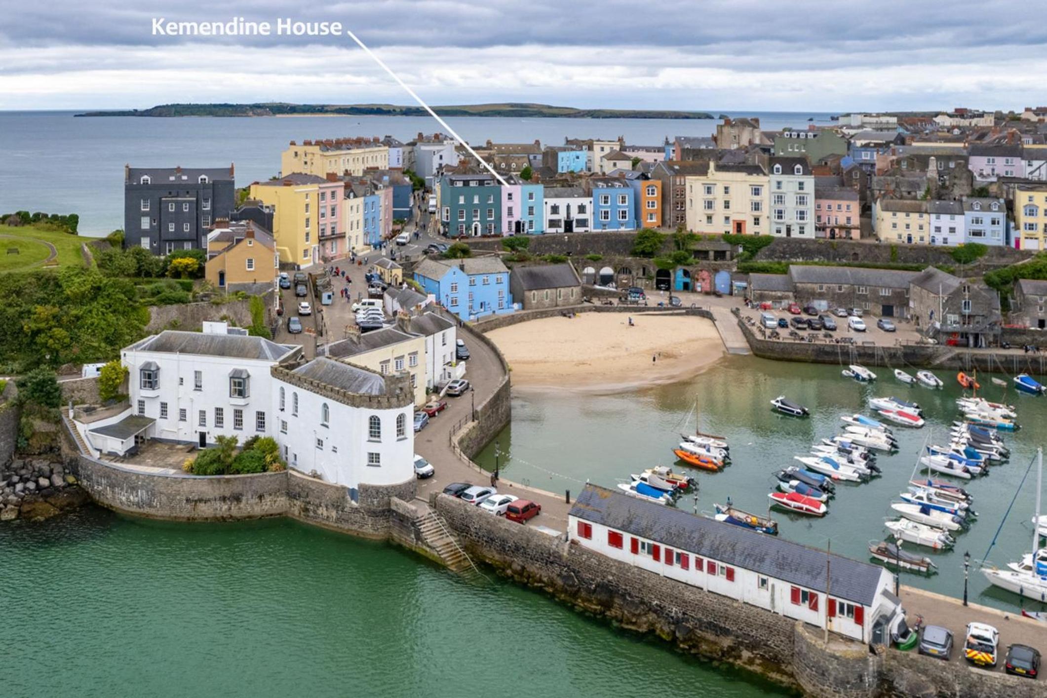 Kemendine Harbour View - perfectly positioned two level apartment in Tenby Harbour view 4