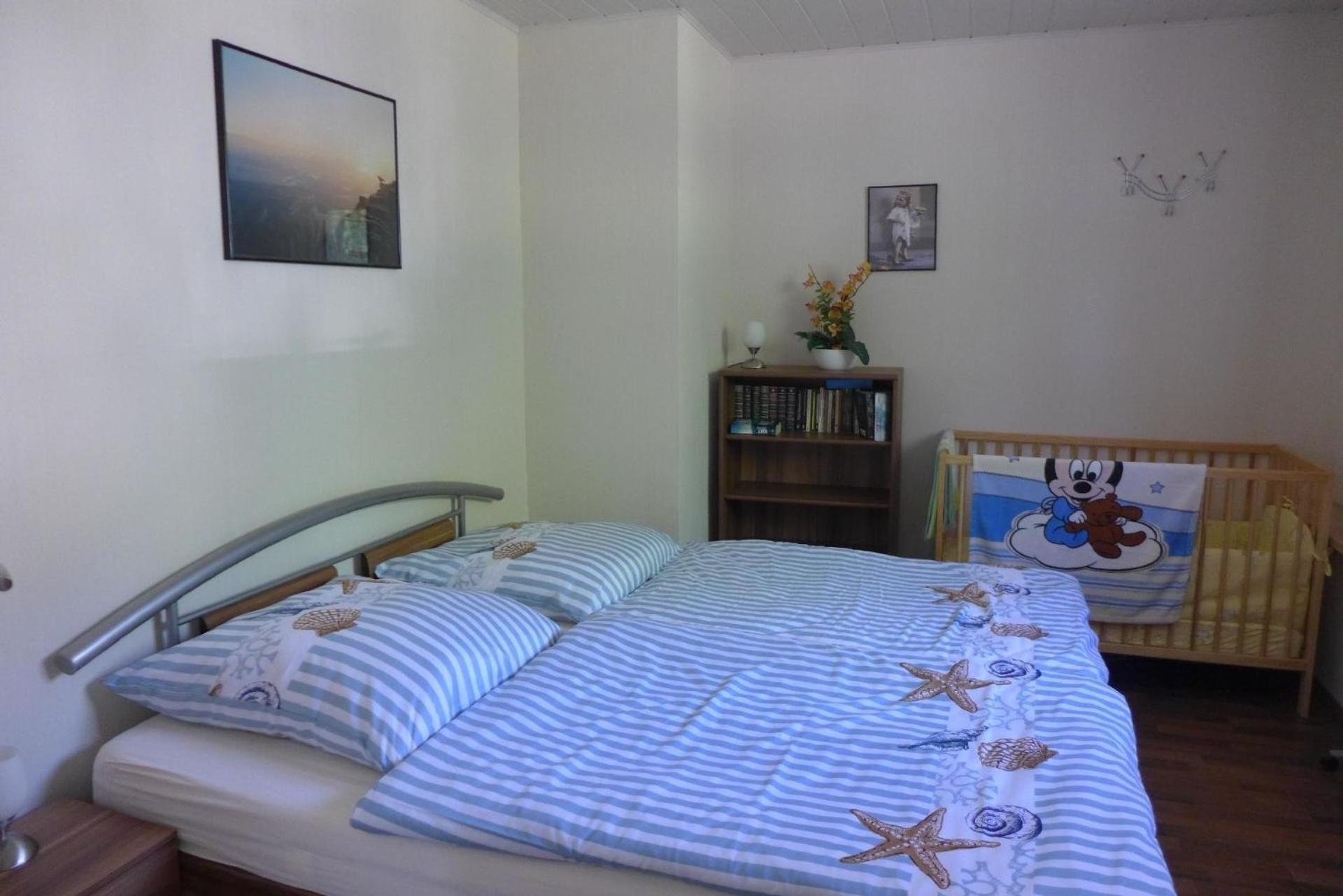 Gemütliches Ferienhaus am Deich mit Gartenzimmer